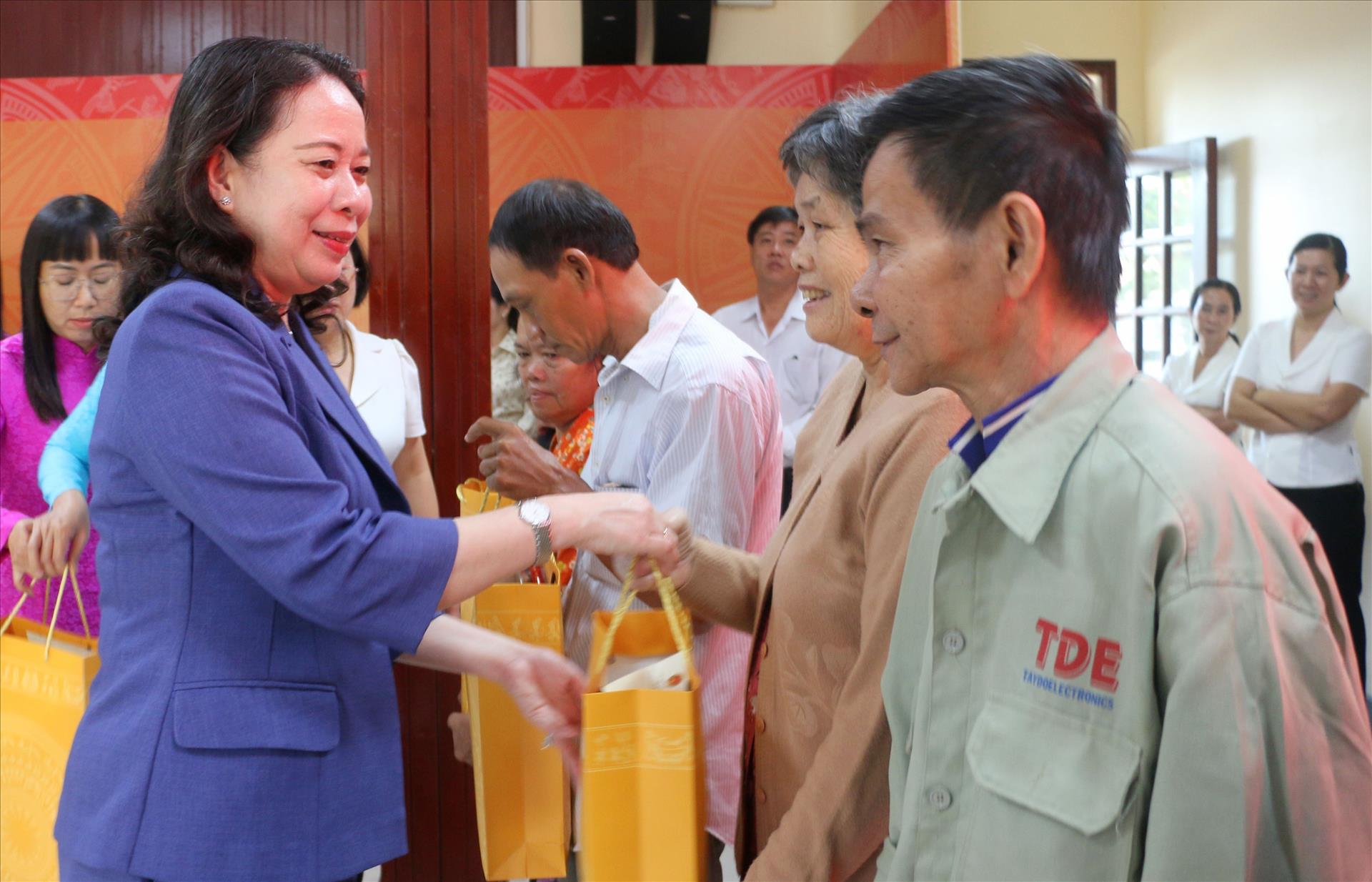 Phó Chủ tịch nước Võ Thị Ánh Xuân thăm, tặng quà và chúc Tết tại An Giang