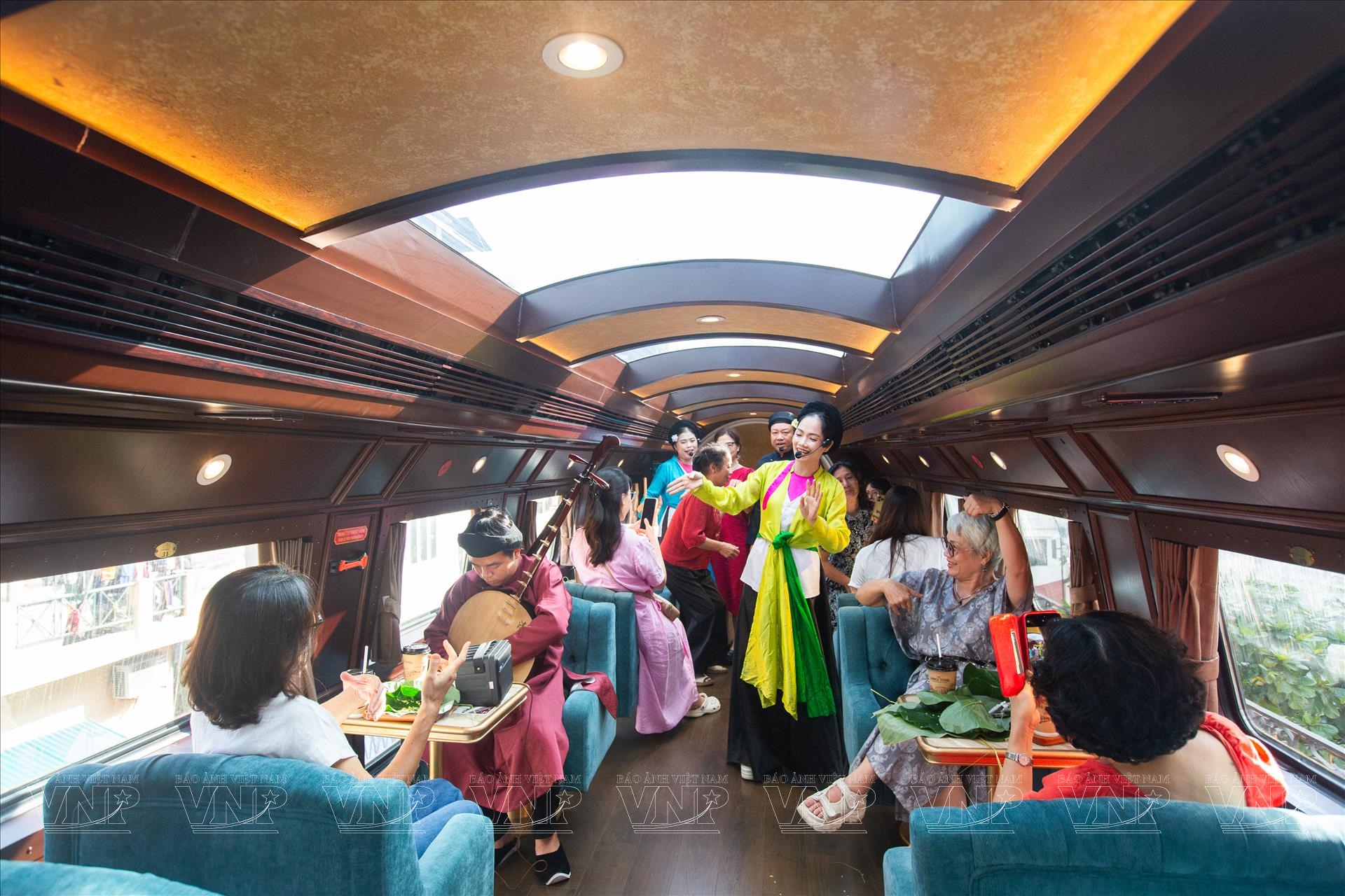 Heritage trains carve new niche in Vietnams tourism strategy