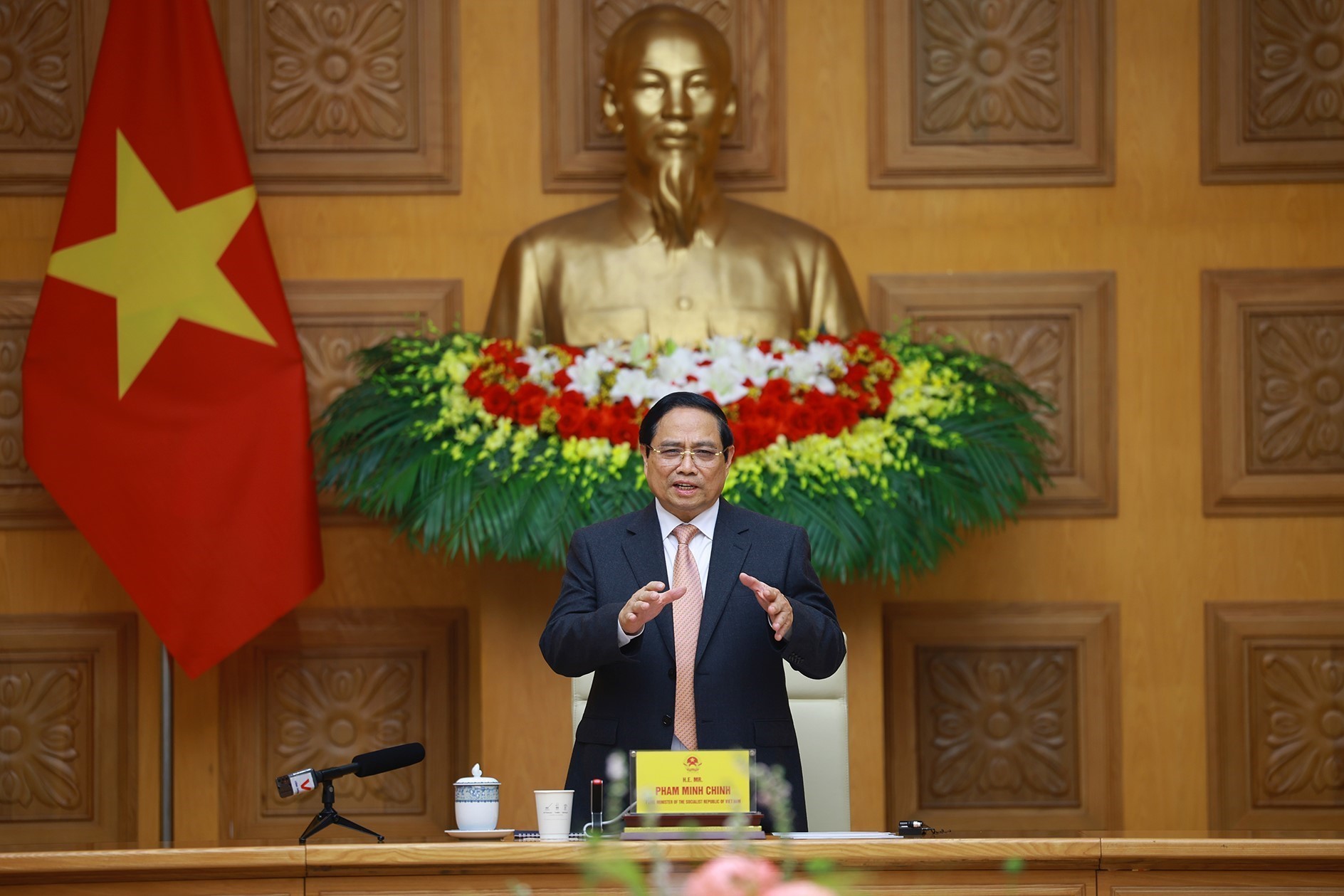 Thủ tướng Phạm Minh Chính làm việc với Đoàn các doanh nghiệp Thụy Sĩ và châu Âu