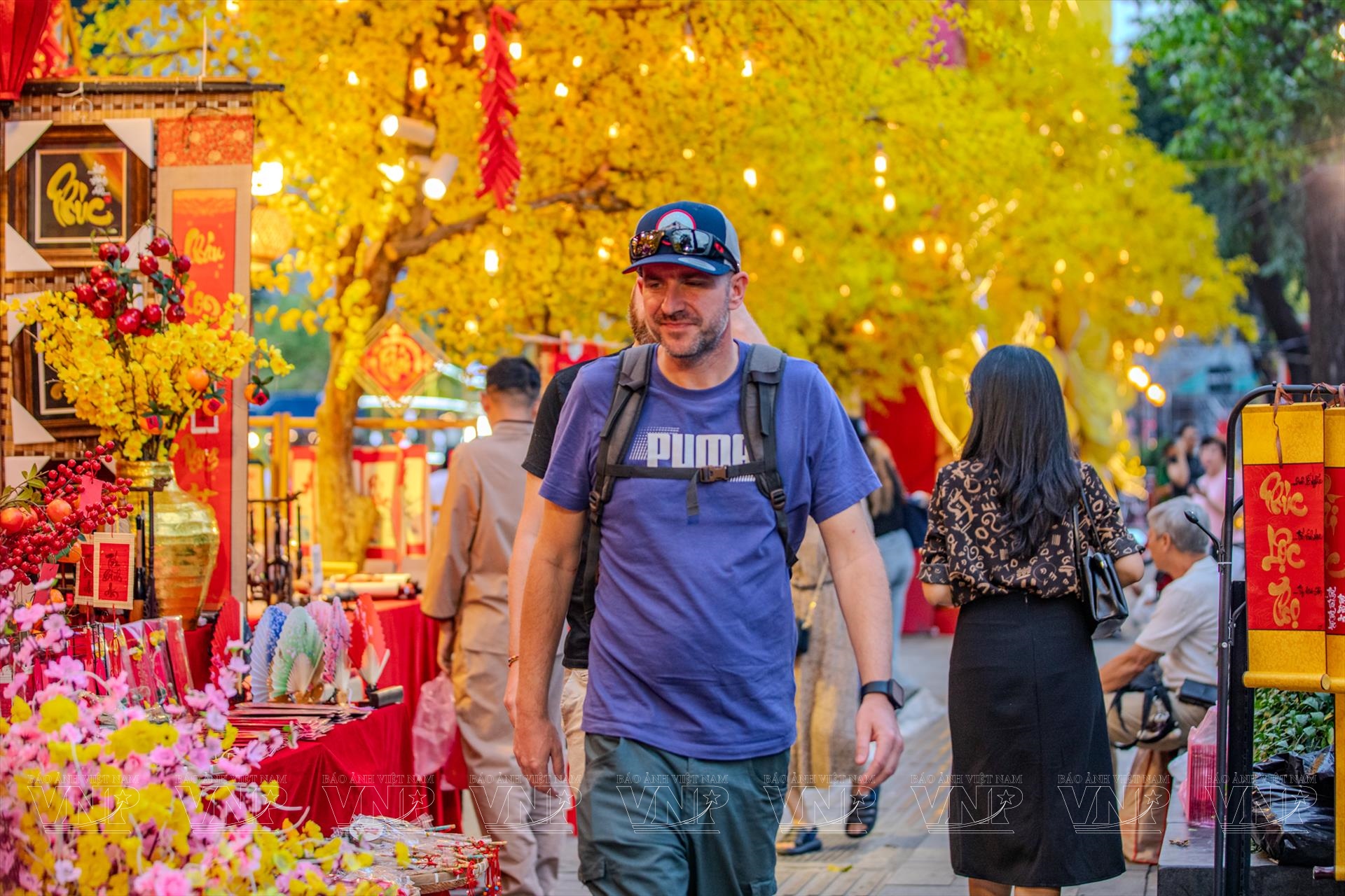 Tp. Hồ Chí Minh rực rỡ sắc màu Tết Bính Ngọ