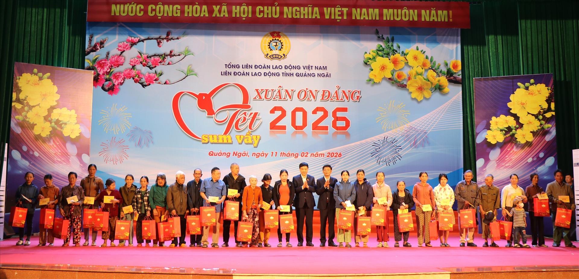 Phó Chủ tịch Quốc hội Vũ Hồng Thanh dự Tết sum vầy tại Quảng Ngãi