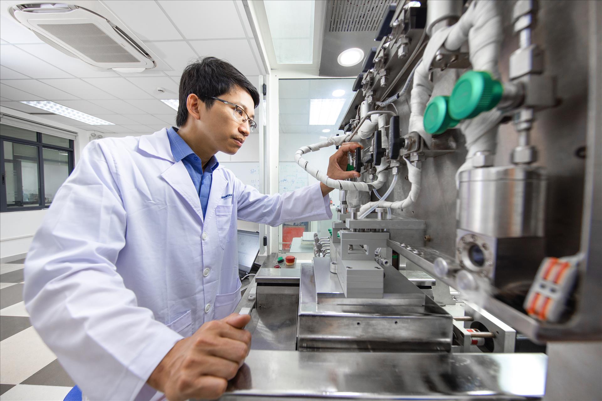 TS Nguyễn Viết Hương- Biểu tượng mới của tri thức trẻ và công nghệ vật liệu nano tại Việt Nam 