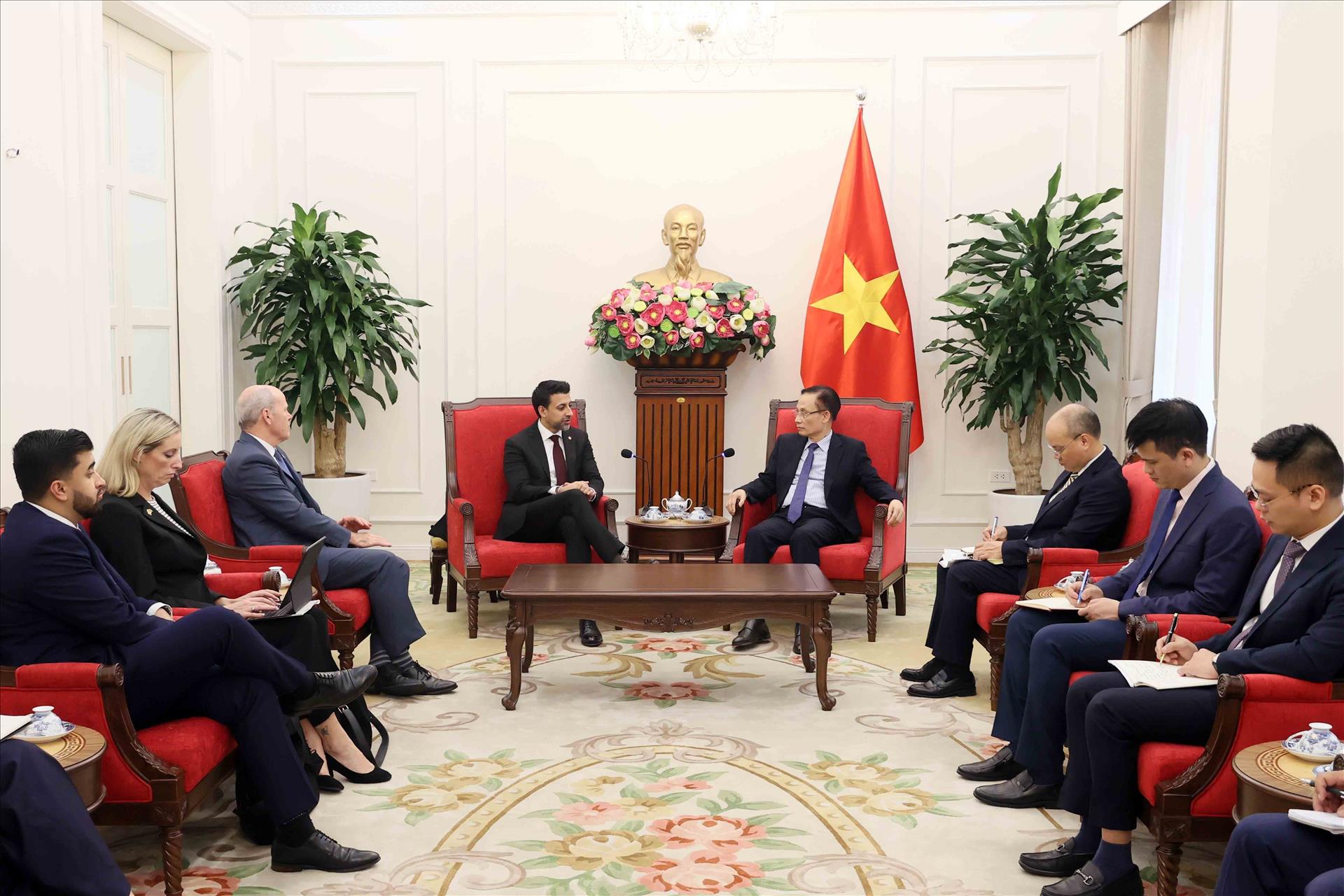 Bộ trưởng Ngoại giao Lê Hoài Trung tiếp Bộ trưởng Thương mại Quốc tế Canada Maninder Sidhu