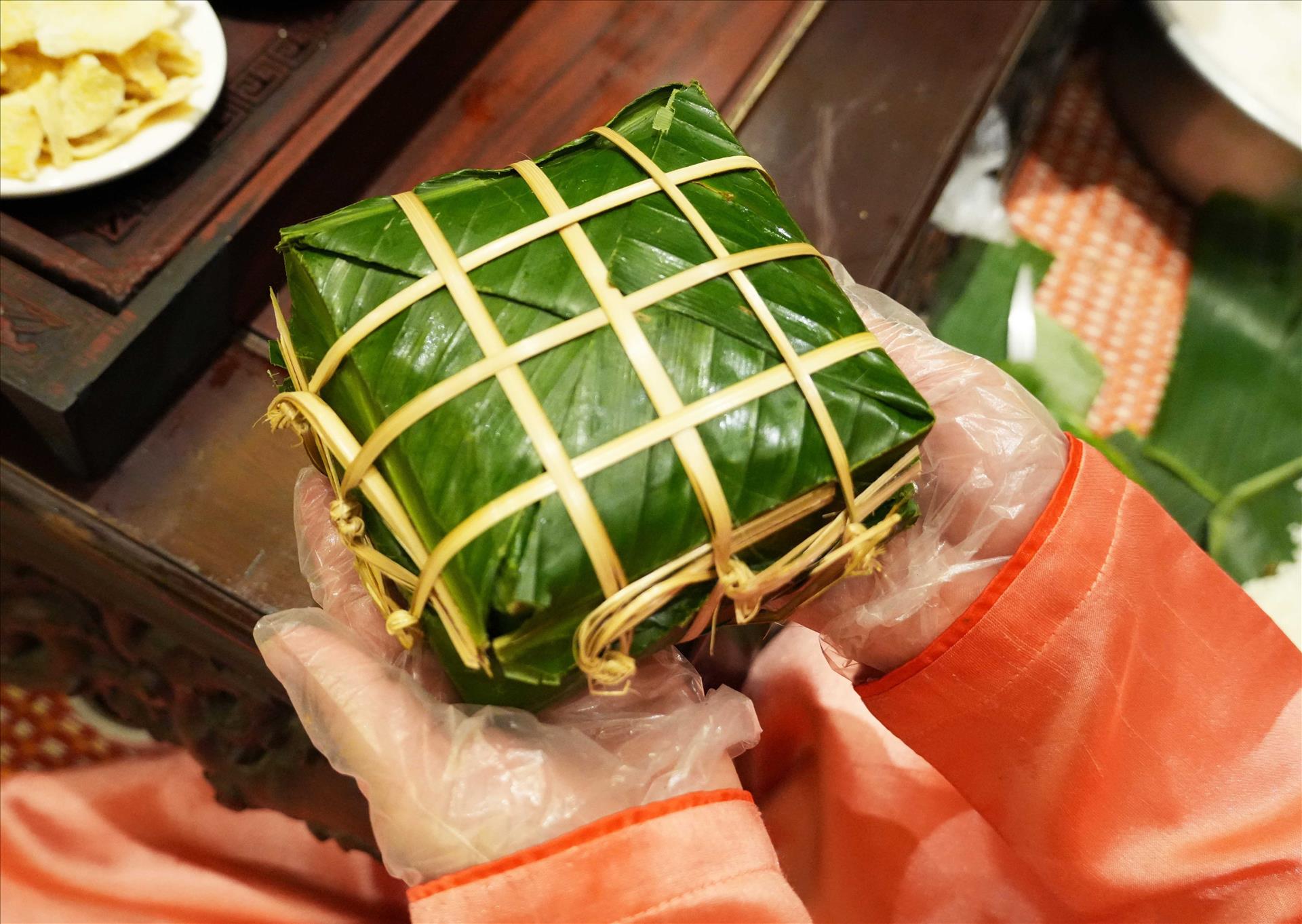 Honoring tradition of making Chung cakes for Lunar New Year