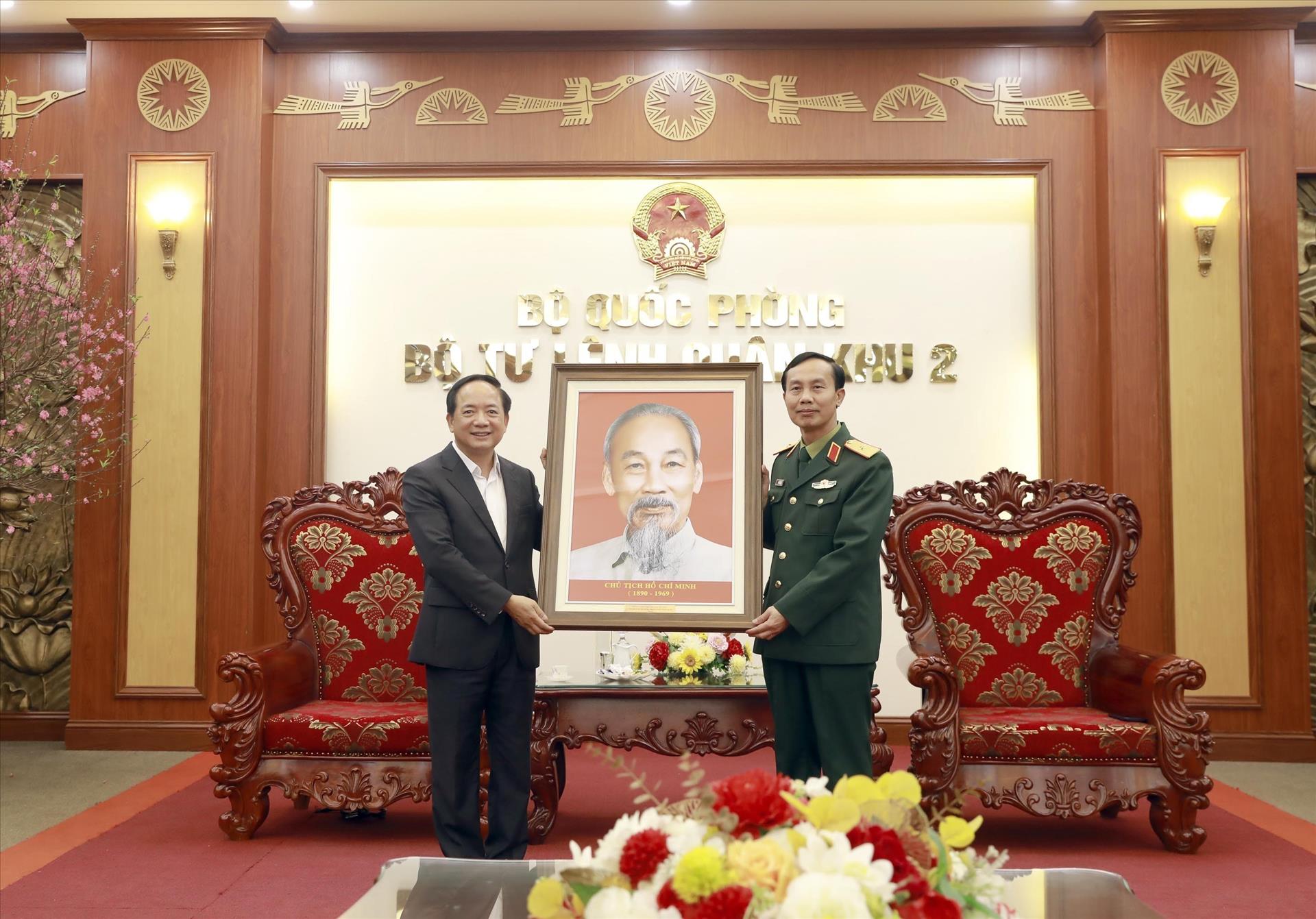 Trưởng Ban Tuyên giáo và Dân vận Trung ương Trịnh Văn Quyết thăm, chúc Tết Quân khu 2