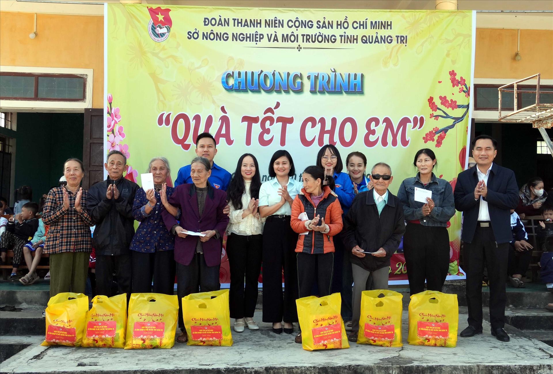 Tiếp thêm niềm tin để người nghèo, người lao động khó khăn vui đón năm mới