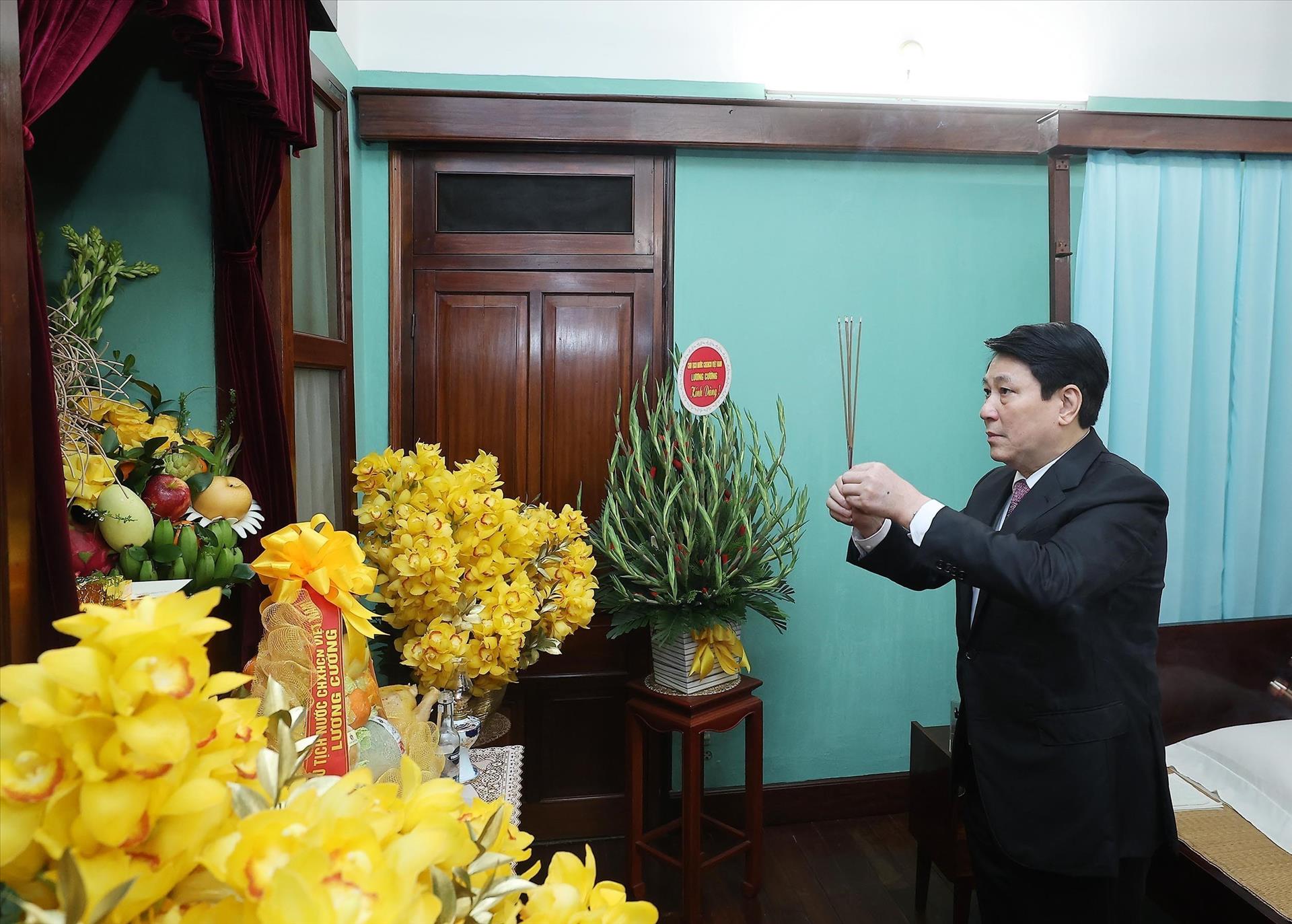Presidente de Vietnam rinde homenaje al Presidente Ho Chi Minh en la Casa 67