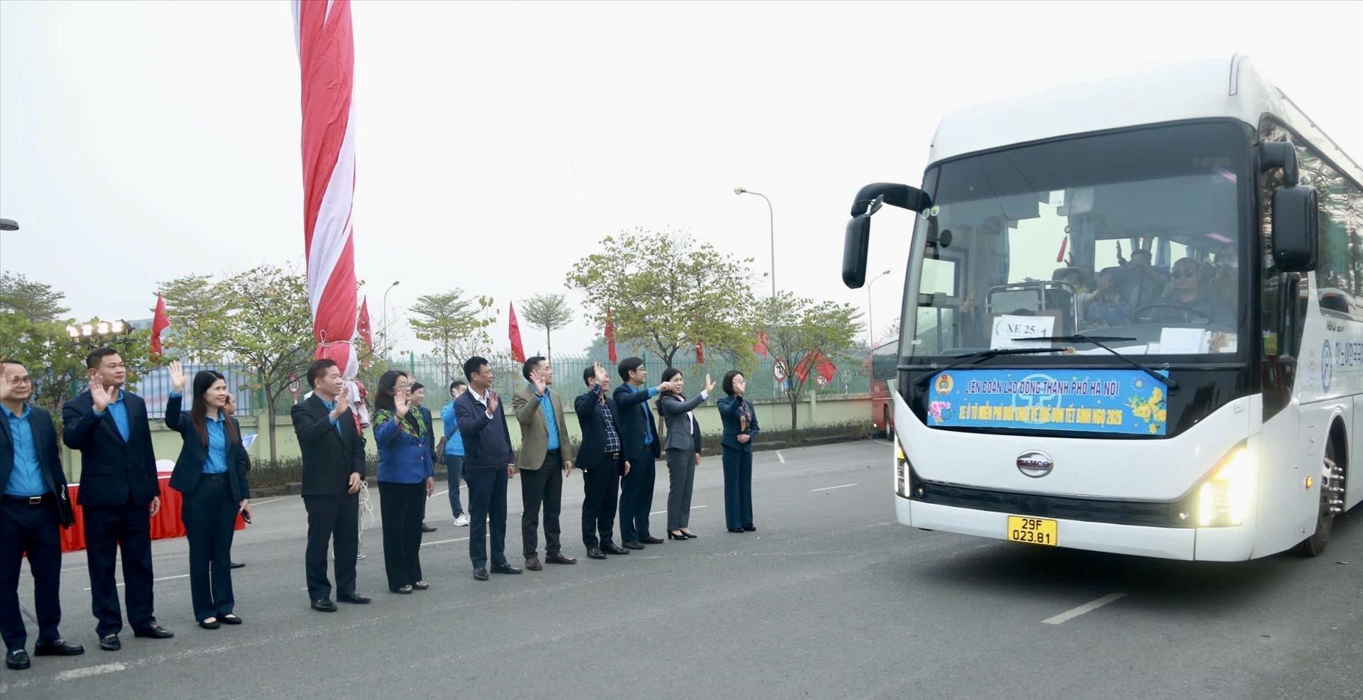 베트남 주민들, 설 명절 맞아 대도시를 떠나 귀향 행렬 시작