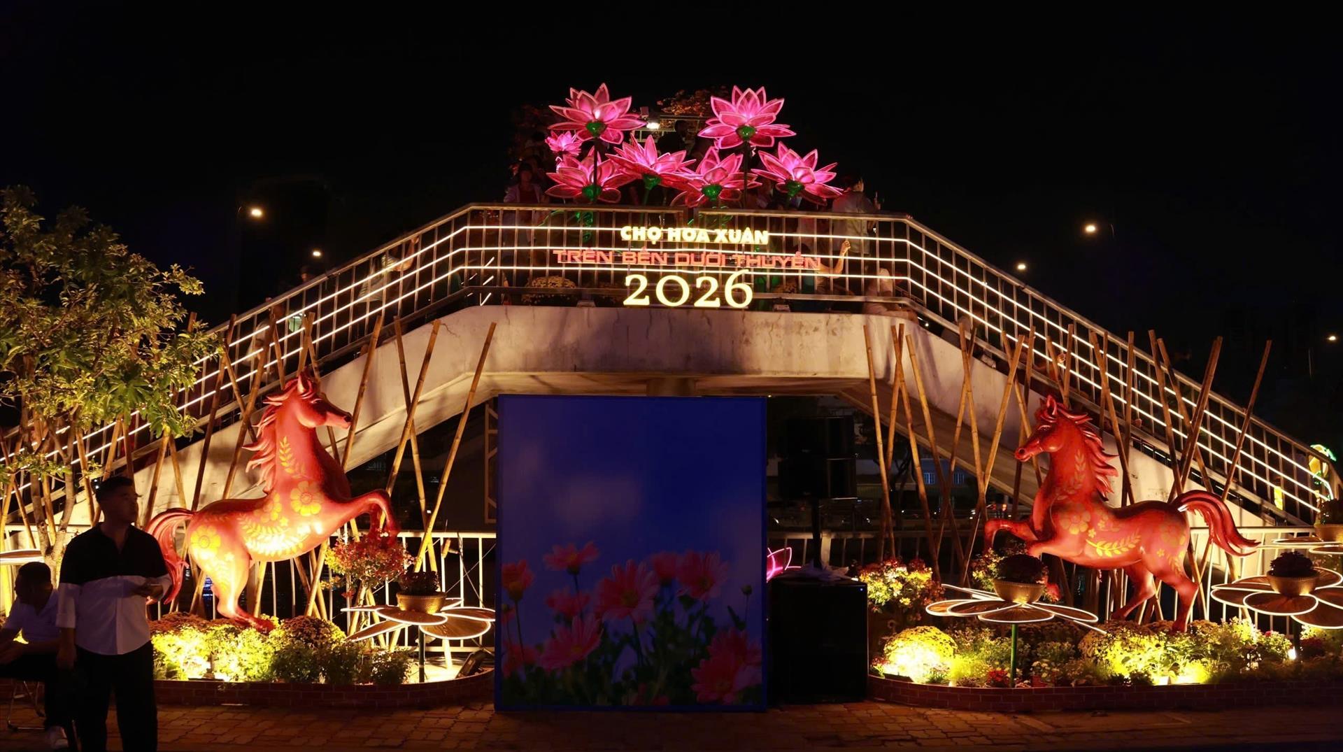 Hô Chi Minh-Ville : ouverture du marché floral du printemps Sur le quai, sur les bateaux 2026