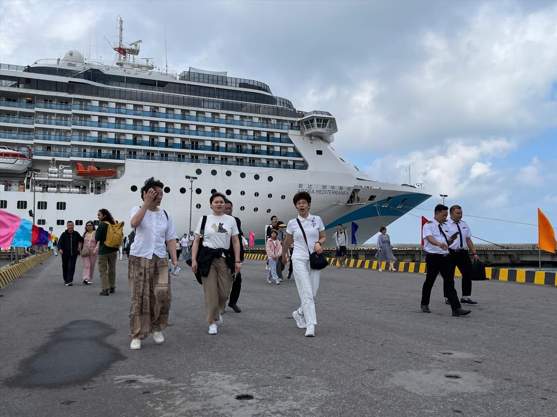 Đón tàu du lịch quốc tế xông đất đầu năm Bính Ngọ 2026