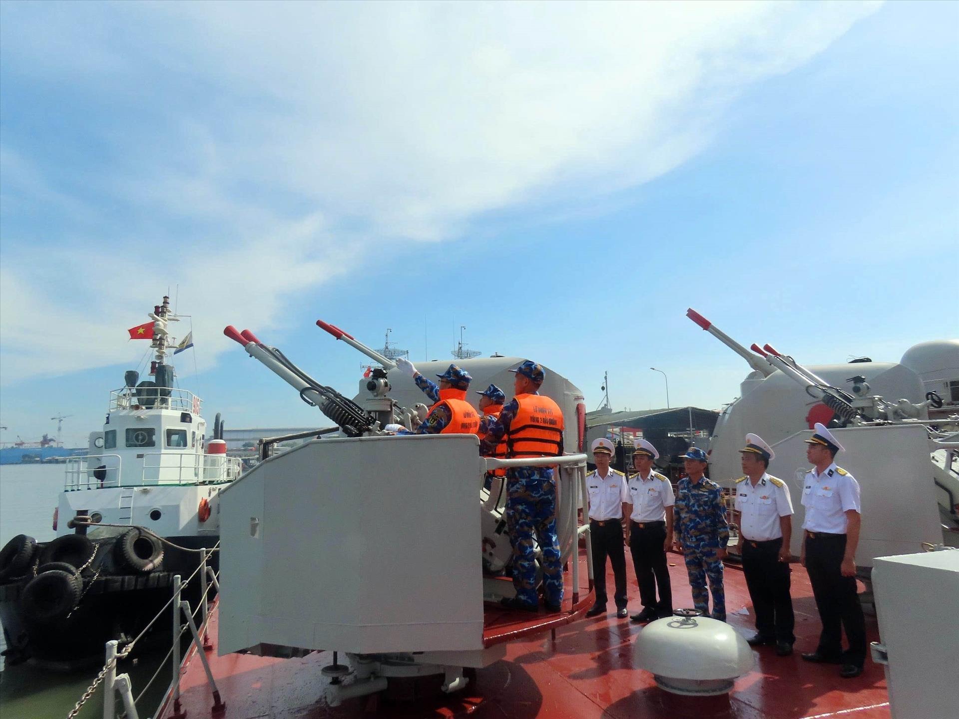 Kiểm tra tính sẵn sàng chiến đấu của lực lượng tàu chiến