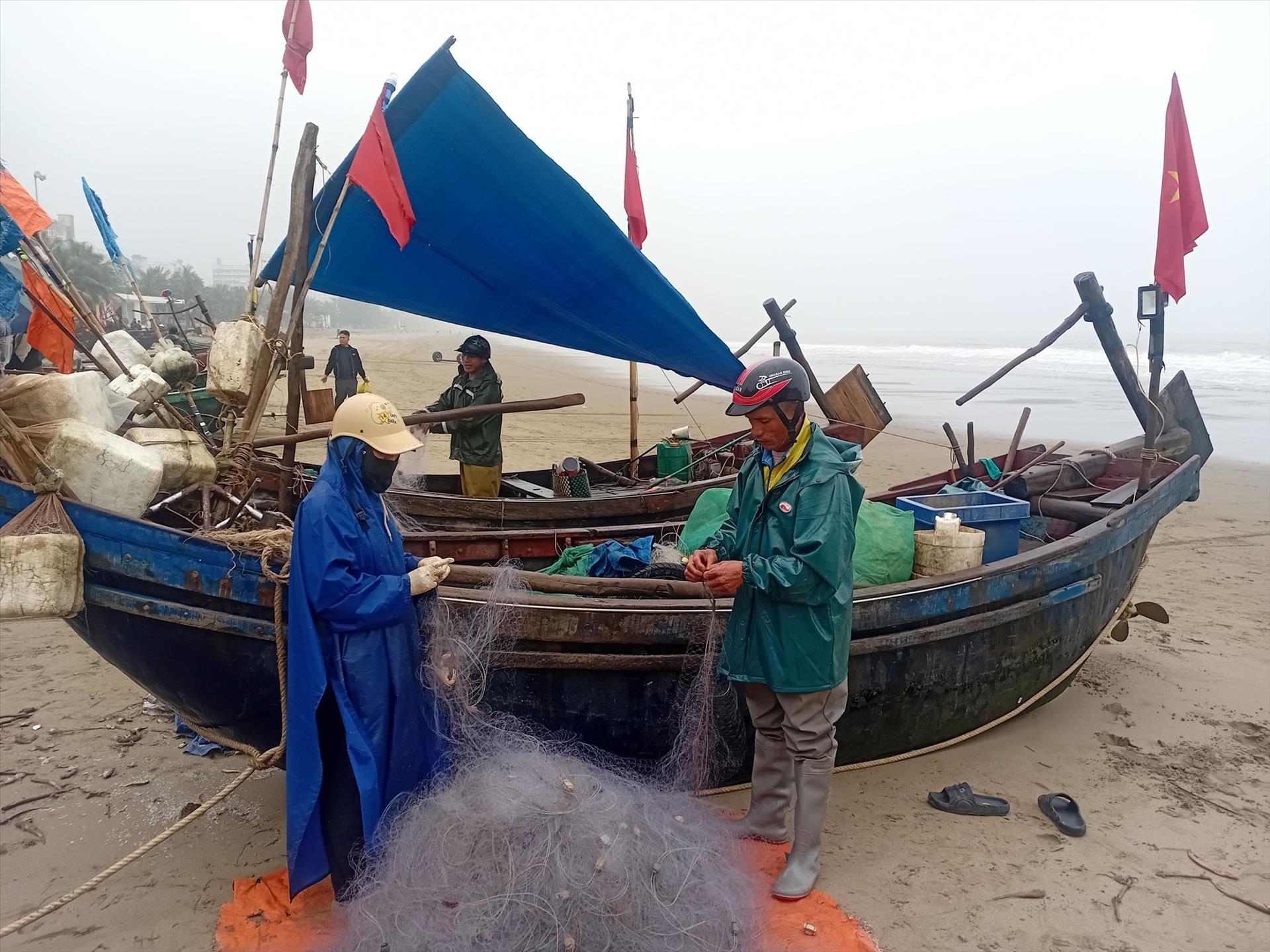 Ngư dân Thanh Hóa tấp nập ra khơi những ngày đầu năm mới