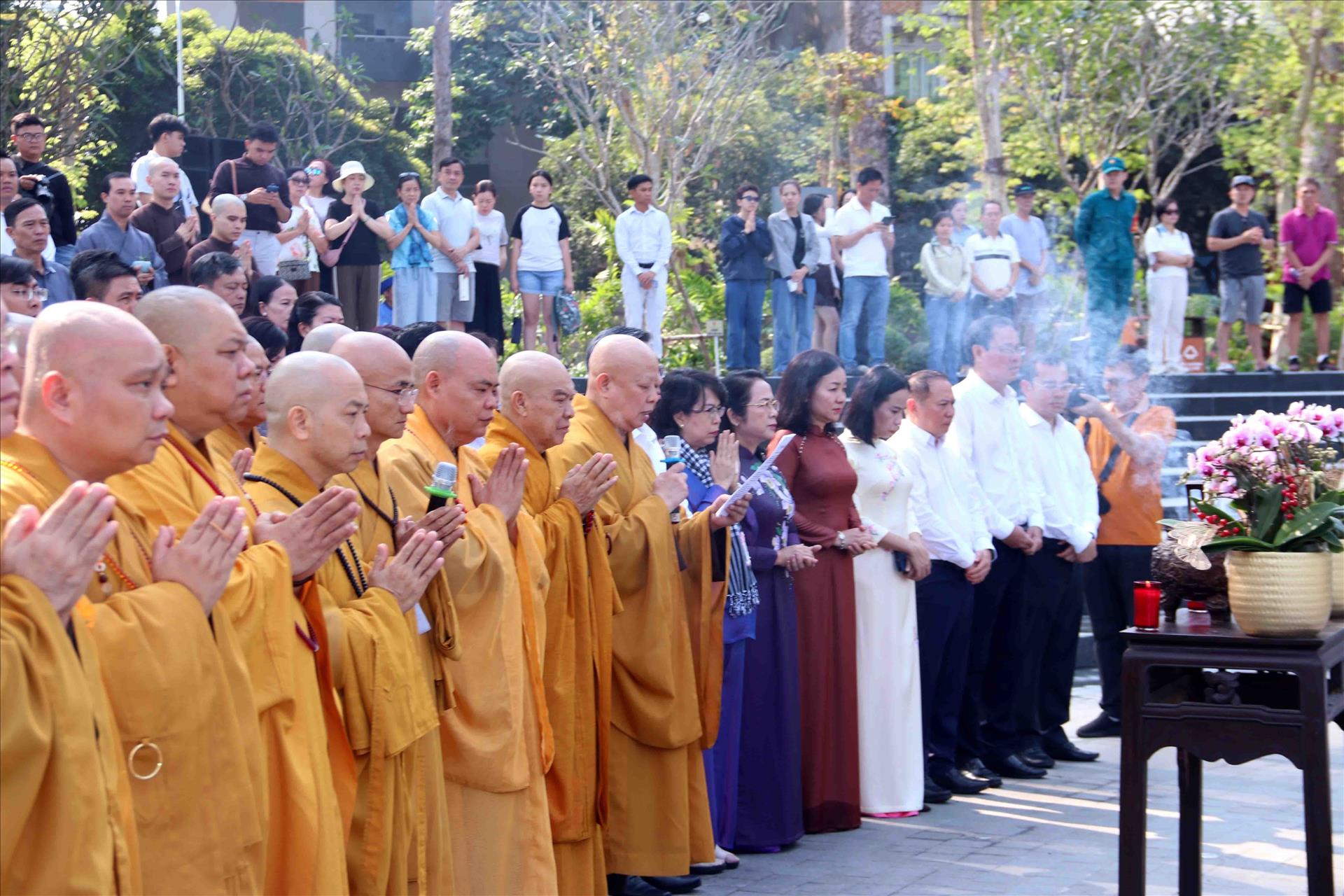 Trang nghiêm lễ cầu nguyện quốc thái dân an và tưởng niệm nạn nhân đại dịch COVID-19