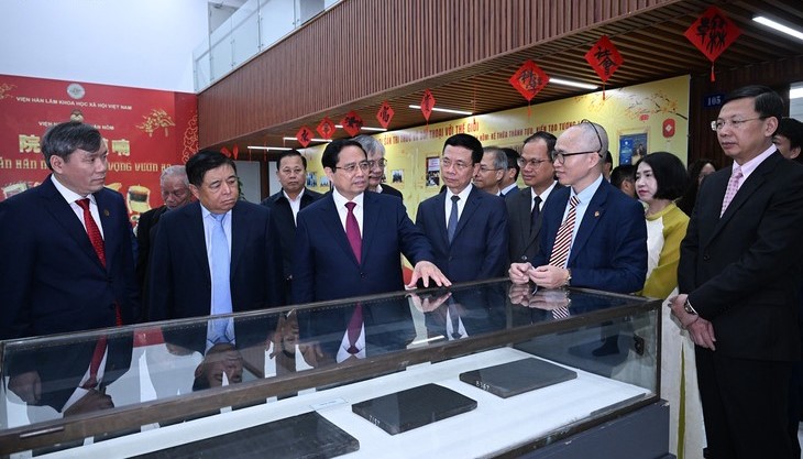 ນາຍົກລັດຖະມົນຕີ ຟ້າມມິງຈິງ ຢ້ຽມຢາມ, ເຮັດວຽກຢູ່ສະຖາບັນບັນດິດວິທະຍາສາດ - ສັງຄົມ ຫວຽດນາມ