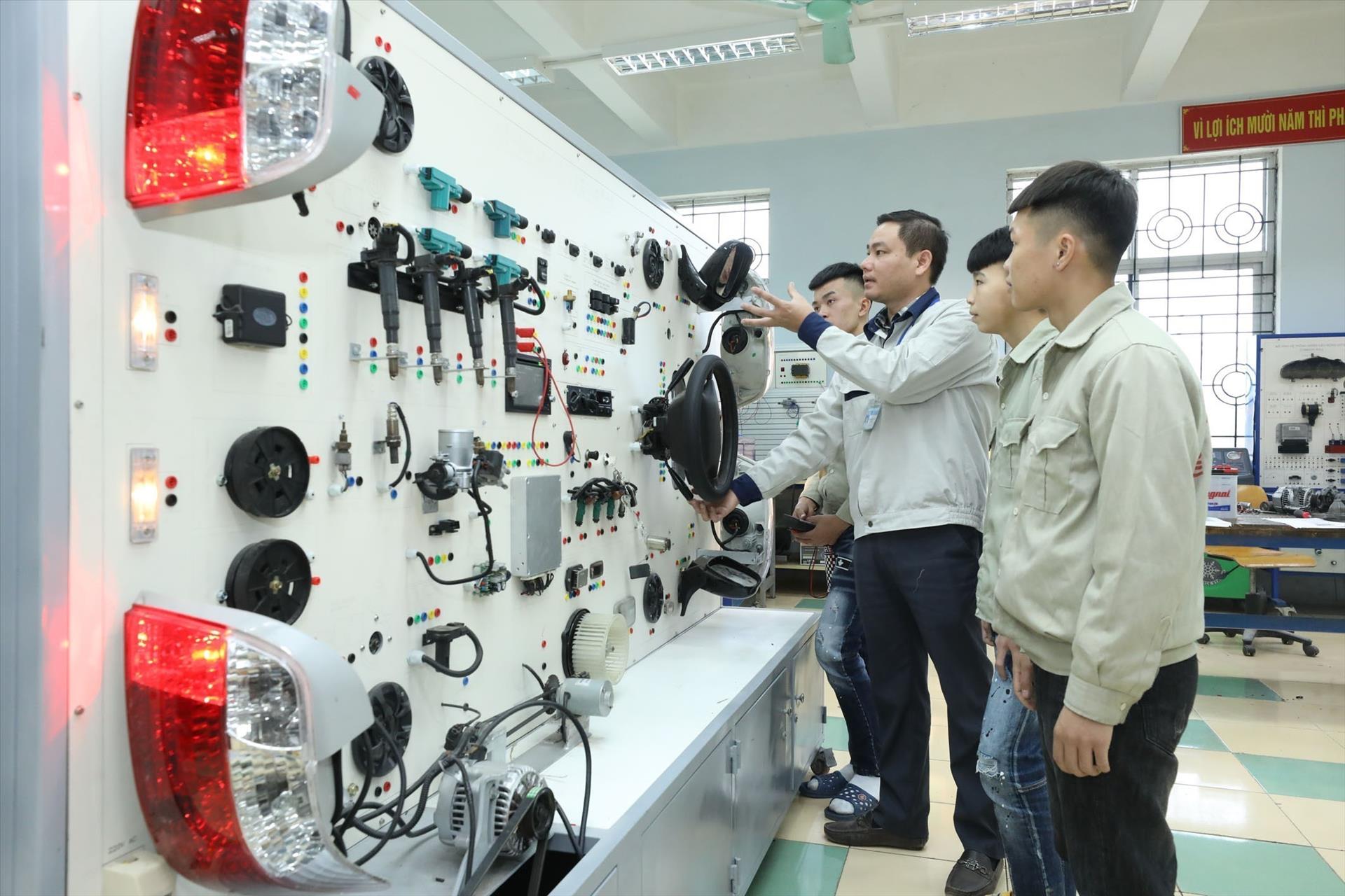 全面革新，提高农村劳动力职业培训的质量