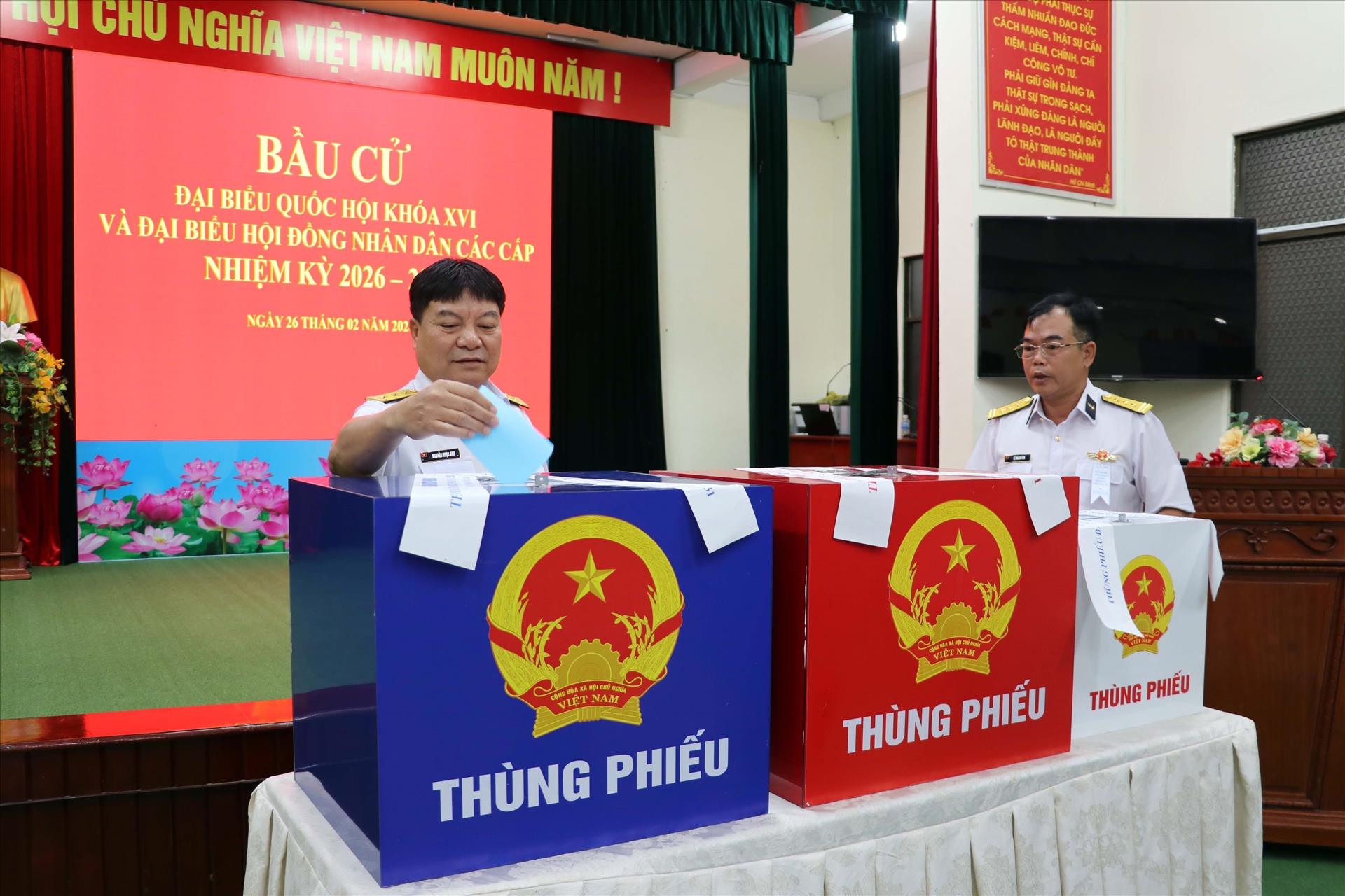 Voters on long-term offshore duty cast early ballots