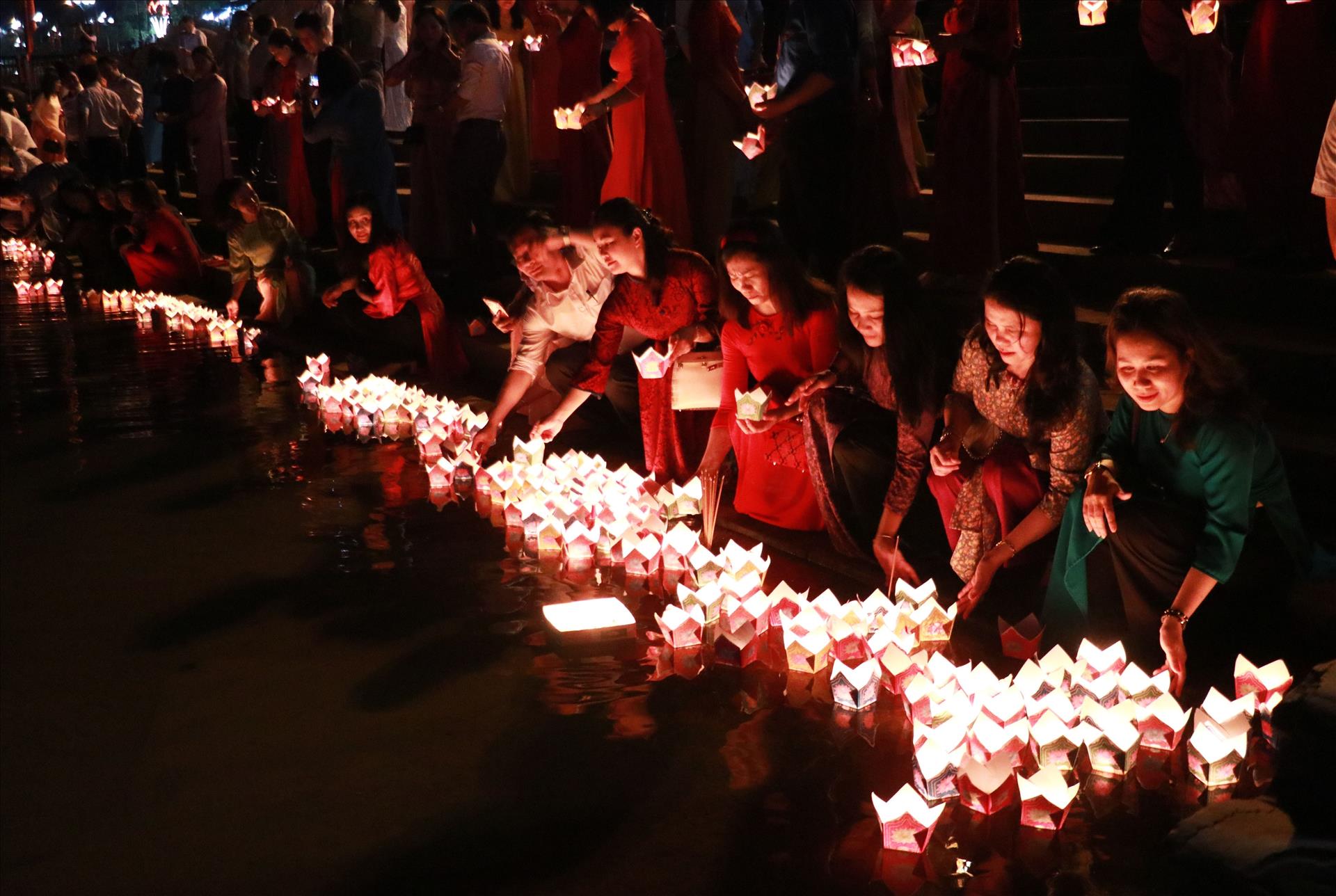 Ngày Rằm tháng Giêng tri ân bên dòng Thạch Hãn