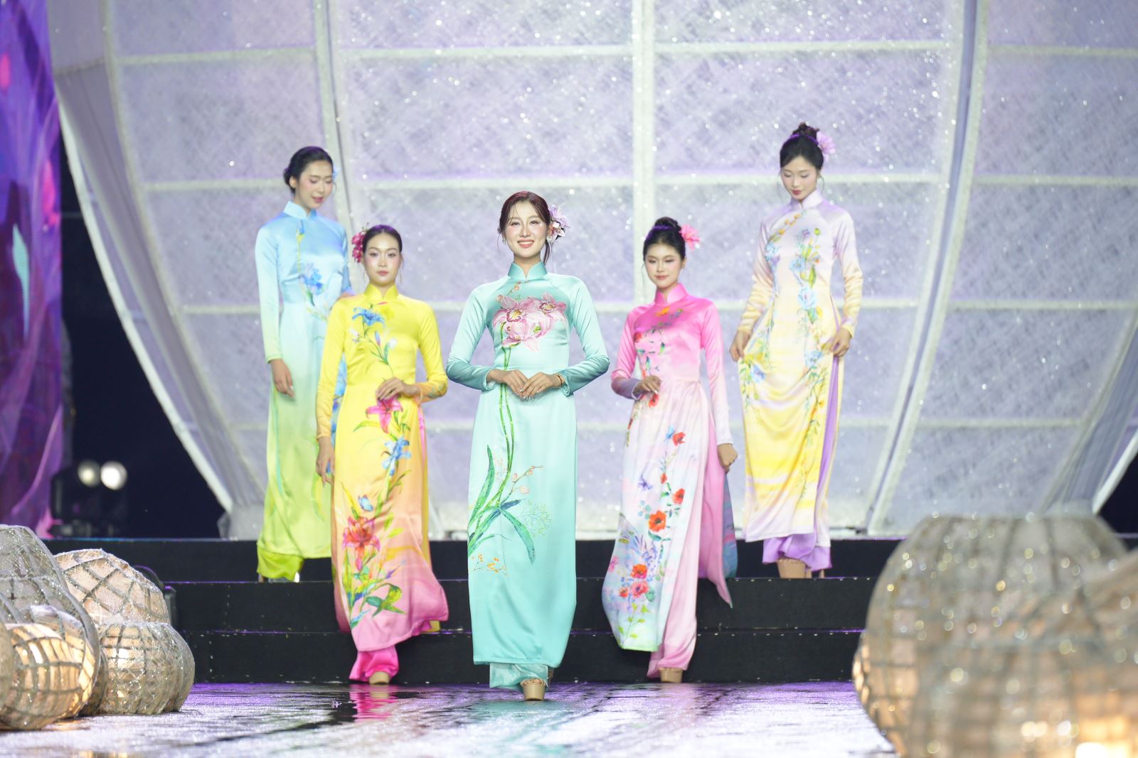 Vietnam impulsa la Semana del Ao dai para promover su traje tradicional