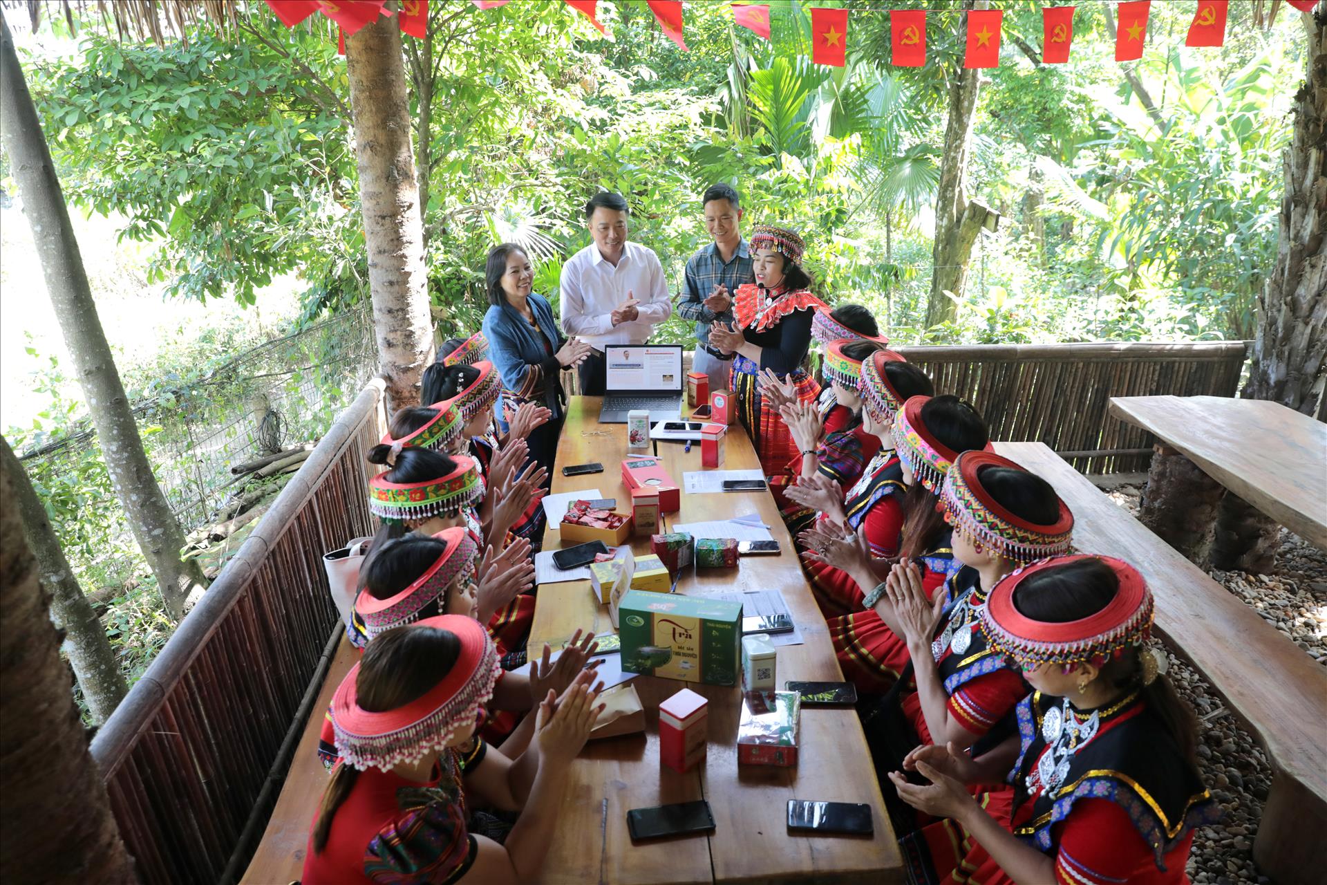 Đòn bẩy khoa học, công nghệ trong sản xuất, kinh doanh chè ở Thái Nguyên