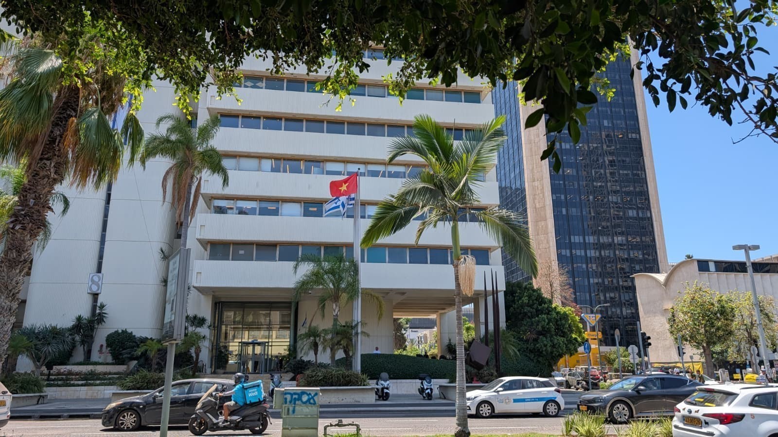 Vietnamese in Israel urged to stay alert as missile, drone attacks surge