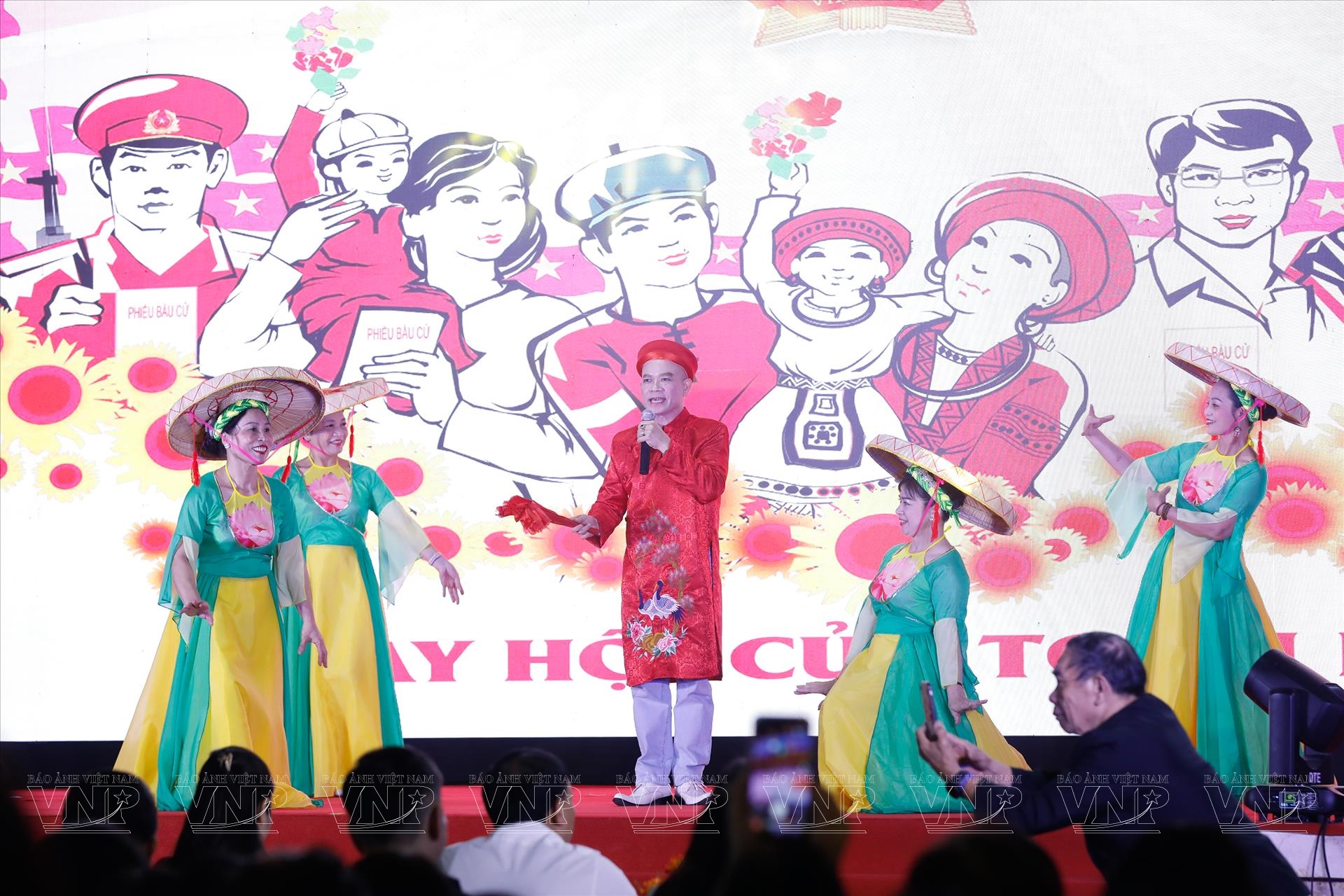 Hà Nội náo nức bầu không khí Ngày hội non sông