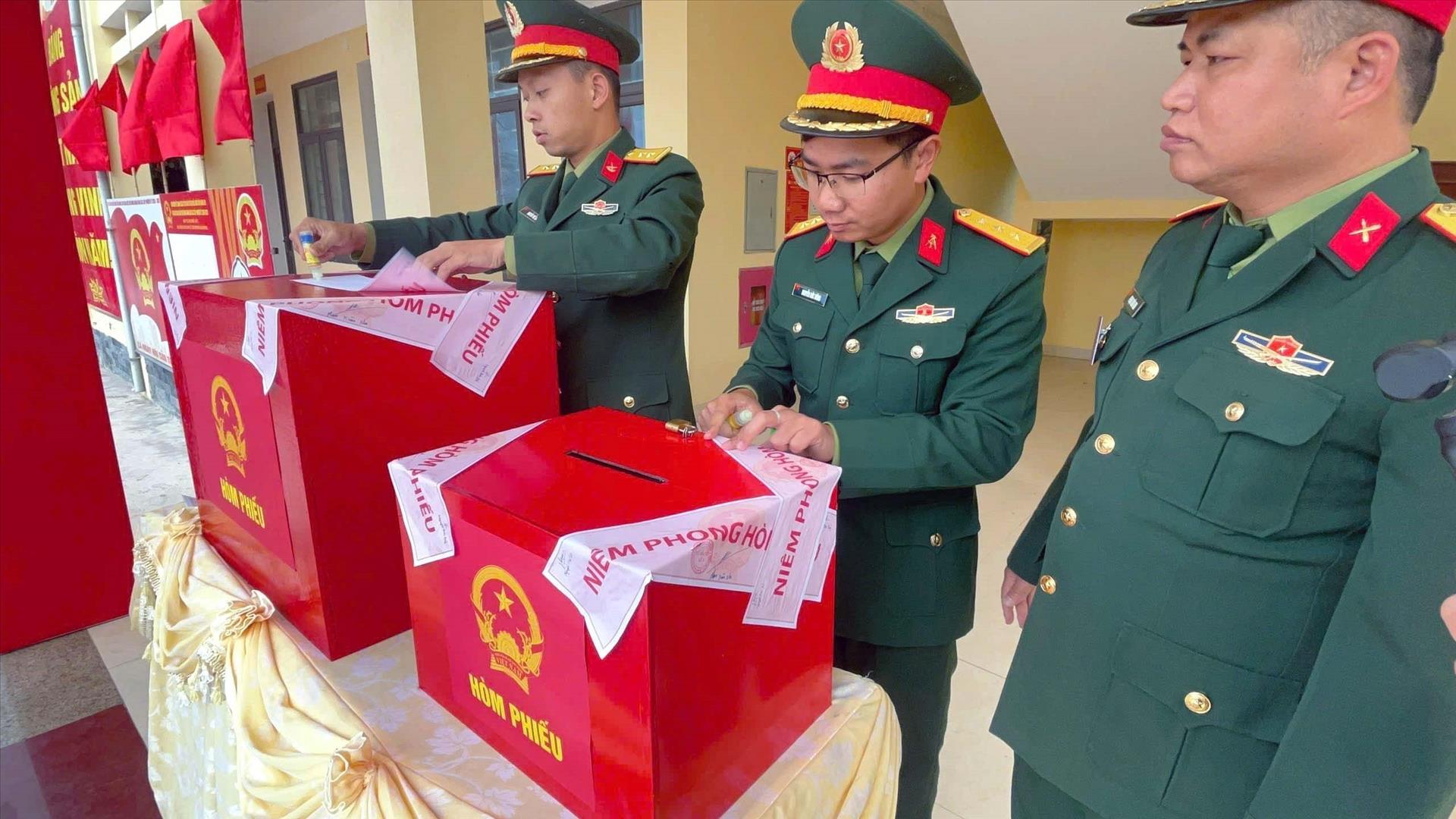 Bầu cử Quốc hội và HĐND: Đảo tiền tiêu, đồn biên phòng tiến hành bầu cử sớm