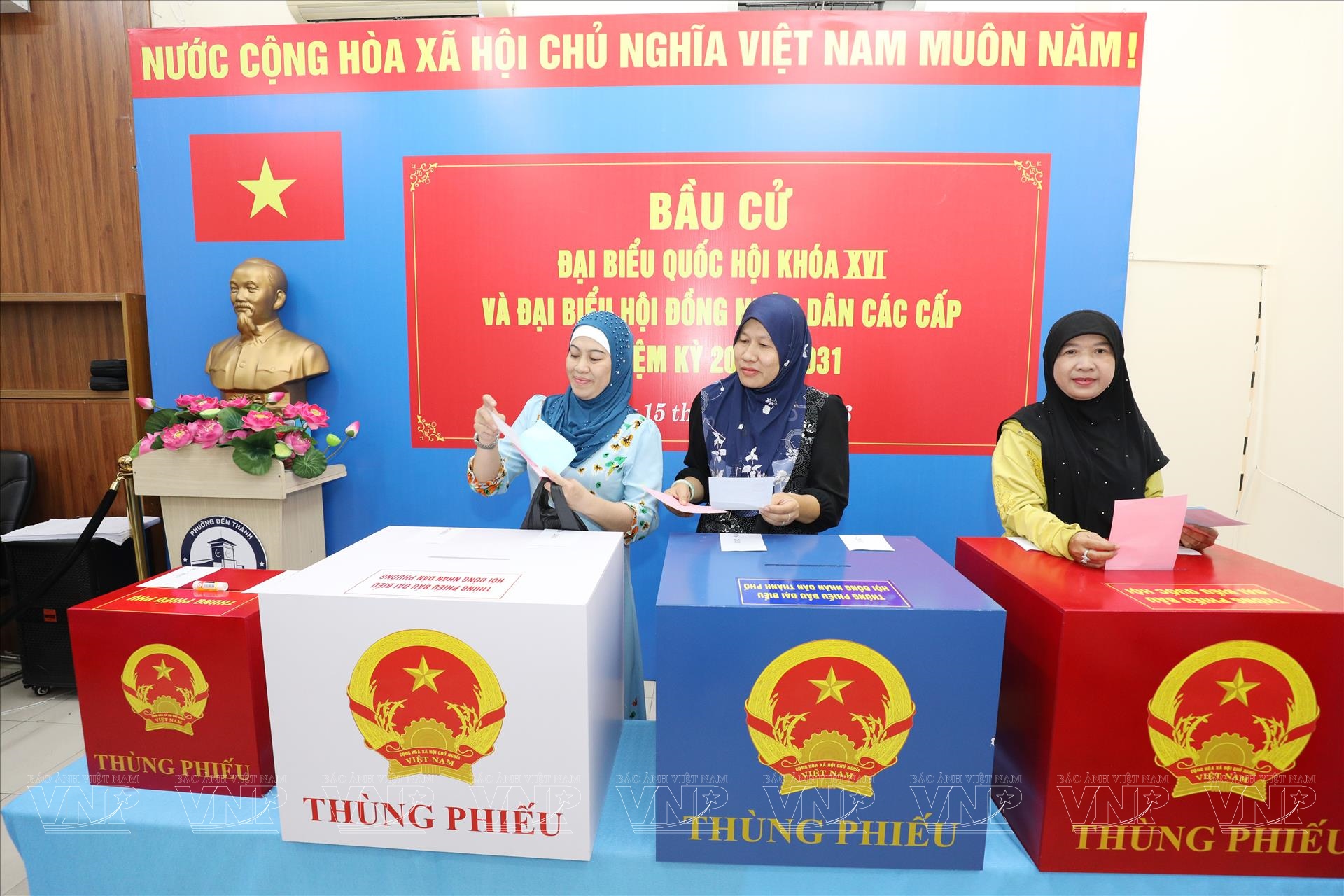 Cử tri đồng bào Chăm phường Bến Thành nô nức tham gia ngày hội bầu cử
