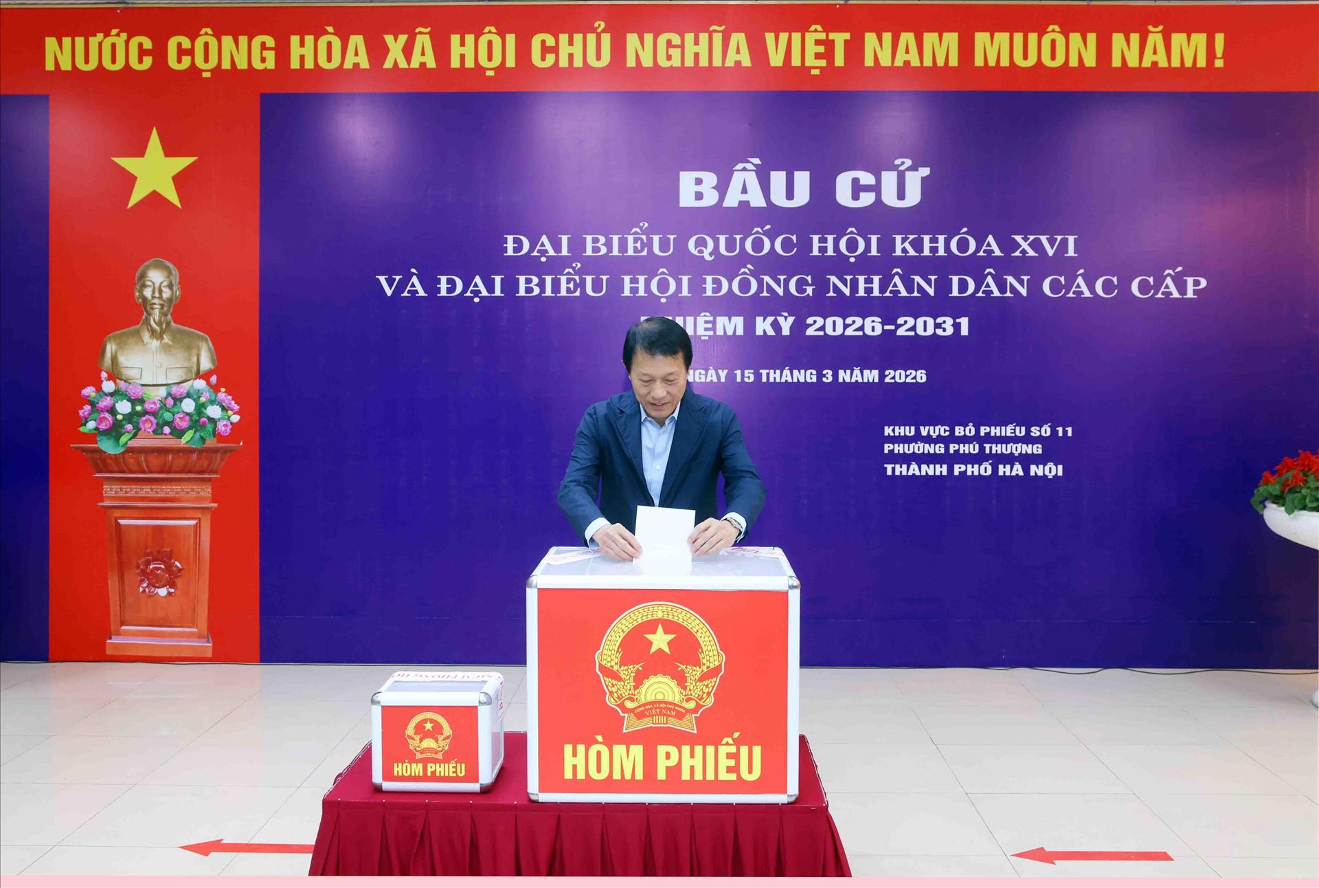 Lãnh đạo Đảng, Nhà nước, MTTQ Việt Nam bỏ phiếu tại các điểm bầu cử ở Hà Nội