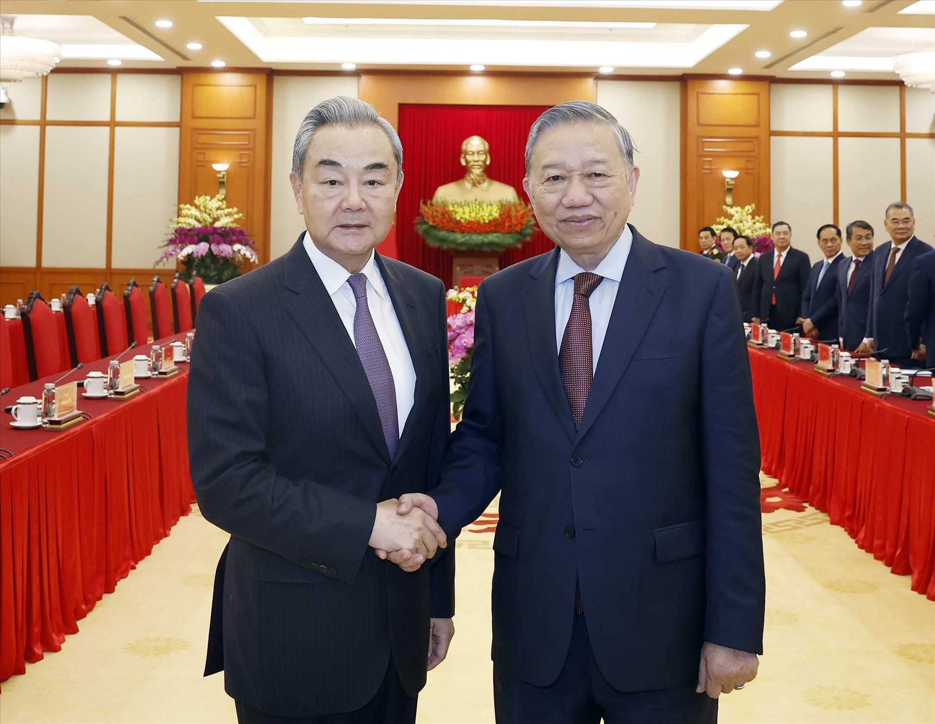 越共中央总书记苏林会见中国外交、国防和公安三位部长