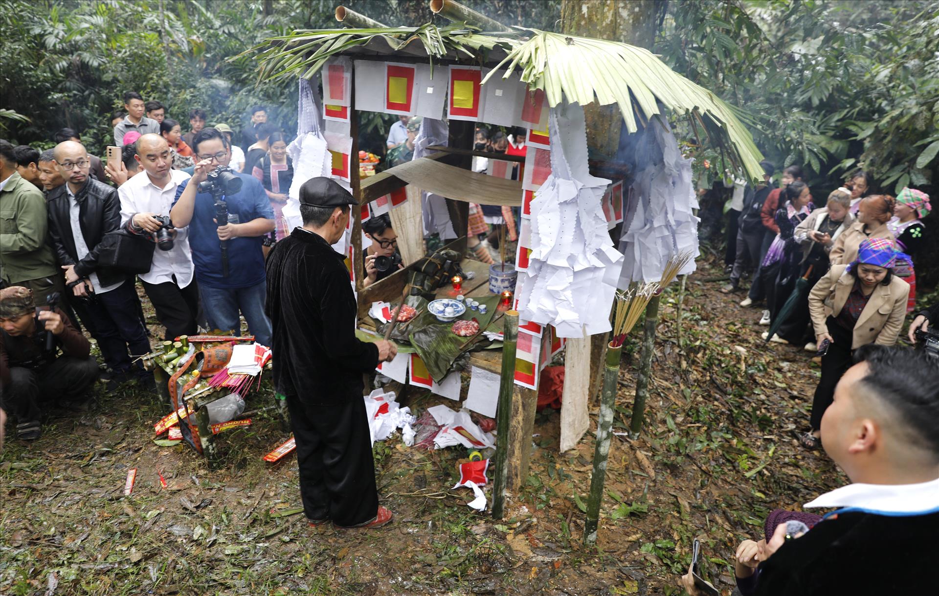 Lễ cúng rừng - nét văn hóa đặc sắc của người Mông ở Lào Cai
