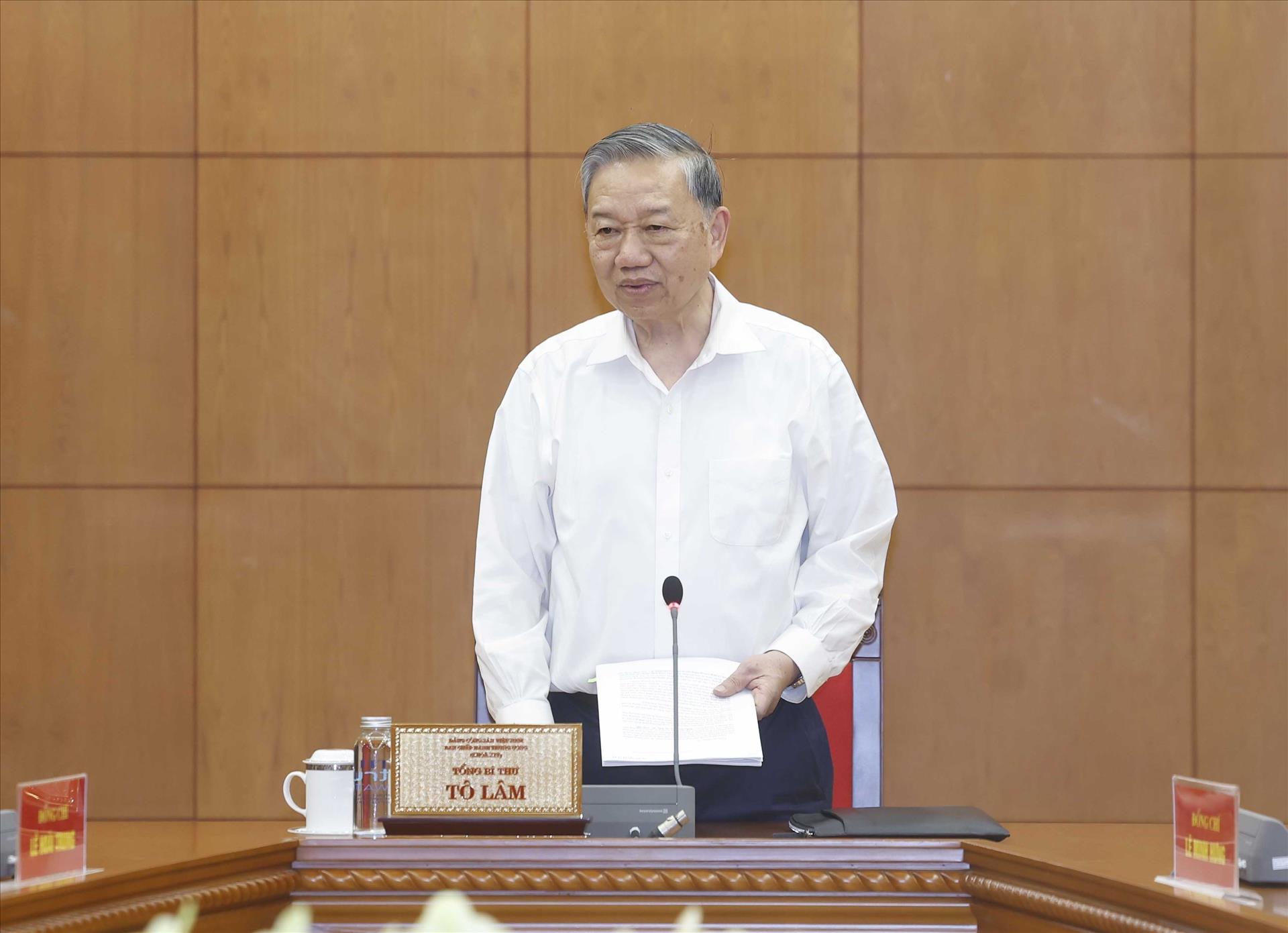Party chief urges MoIT to map out concrete strategy to restructure national economy