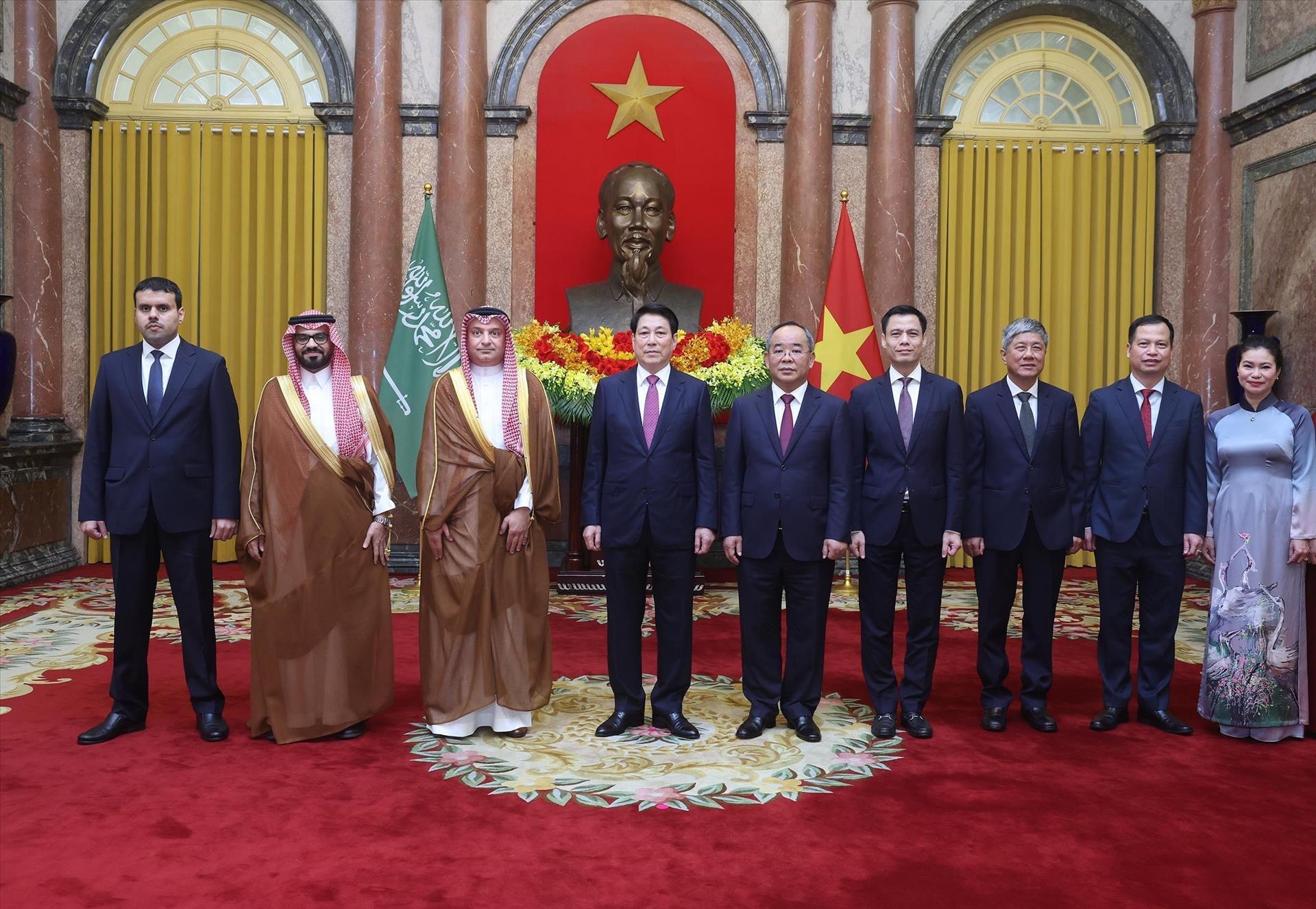 Chủ tịch nước Lương Cường tiếp đại sứ các nước trình Quốc thư