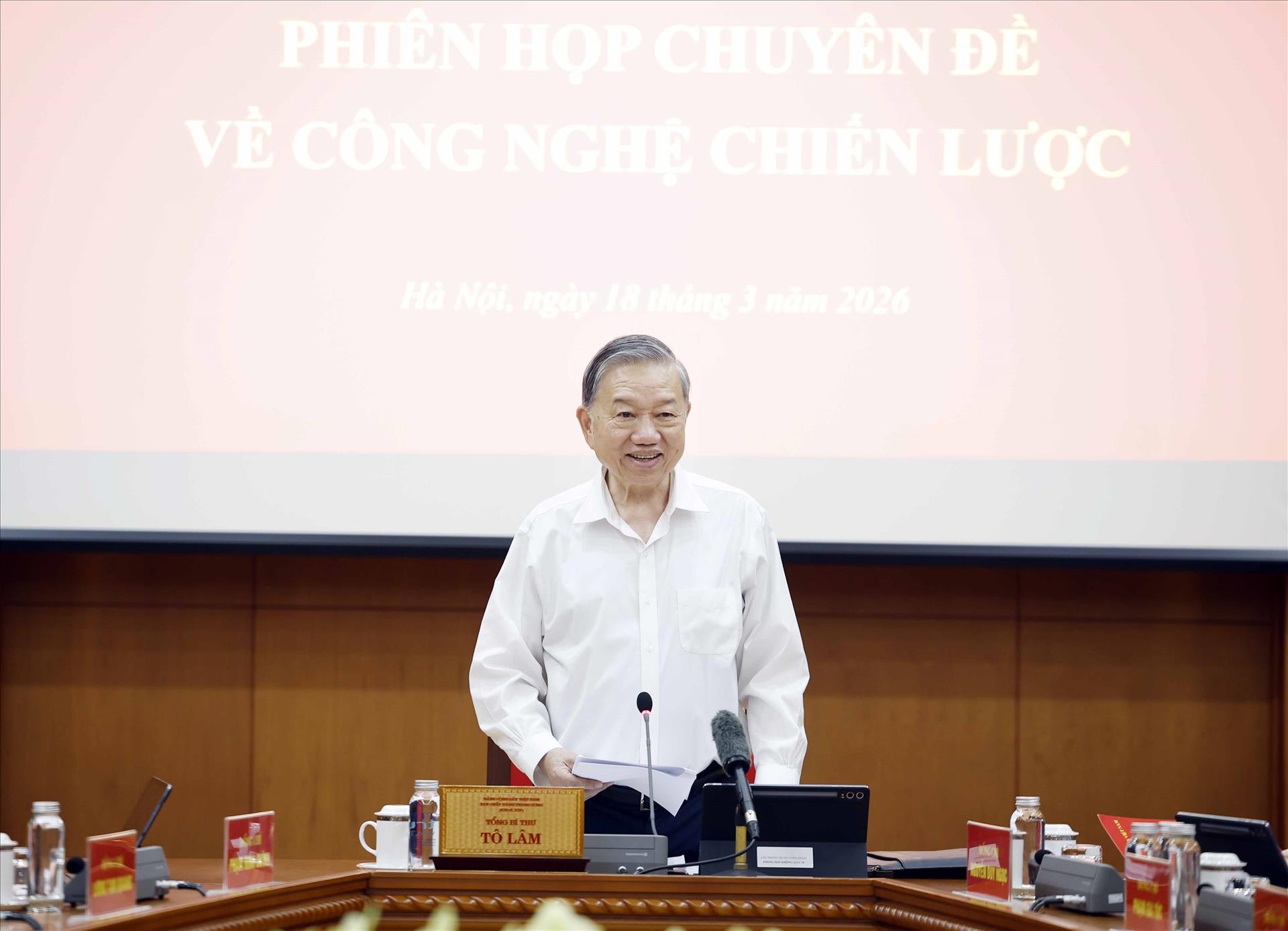 또 럼 당 서기장, 전략 기술 육성, 국가 발전 전략과 연계 필수