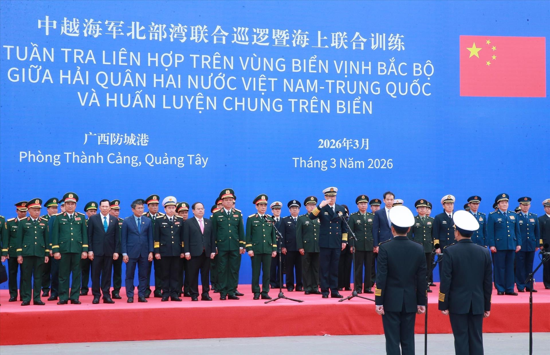 Bộ trưởng Bộ Quốc phòng Việt Nam và Trung Quốc dự Lễ khởi hành tuần tra liên hợp hải quân