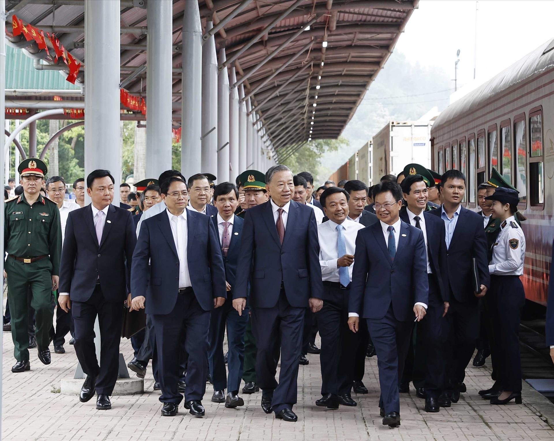 La liaison ferroviaire Vietnam–Chine doit constituer une percée stratégique dans la coopération économique bilatérale