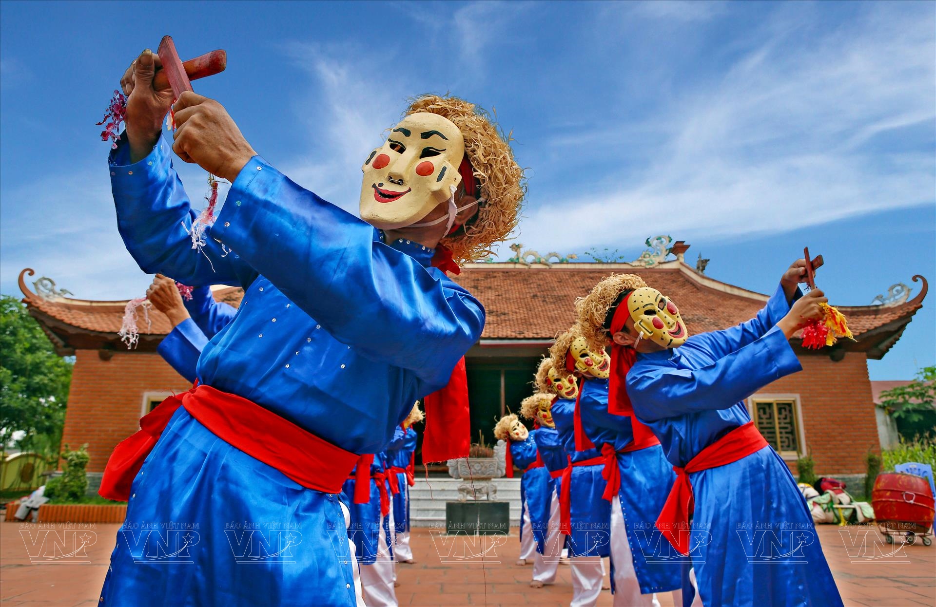 Знак резолюции 80 NQ/TW в контексте празднования весенних фестивалей