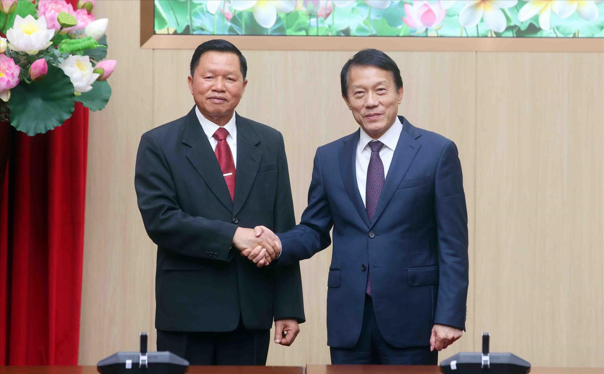 Entretien entre les ministres de la Sécurité publique du Vietnam et du Laos