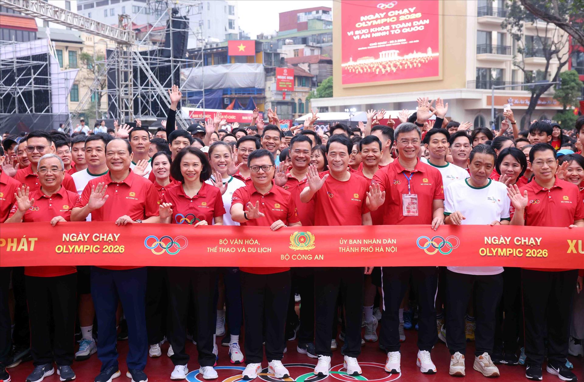 Nearly 17,000 join Olympic Run Day for public health, national security in Hanoi