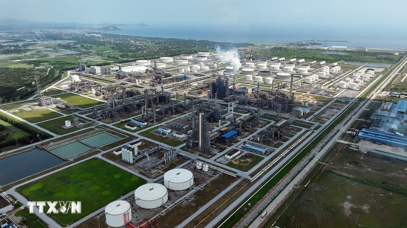 팜밍찡 총리 응이선 원유 비축기지 즉각 건설…에너지 안보 강화 박차