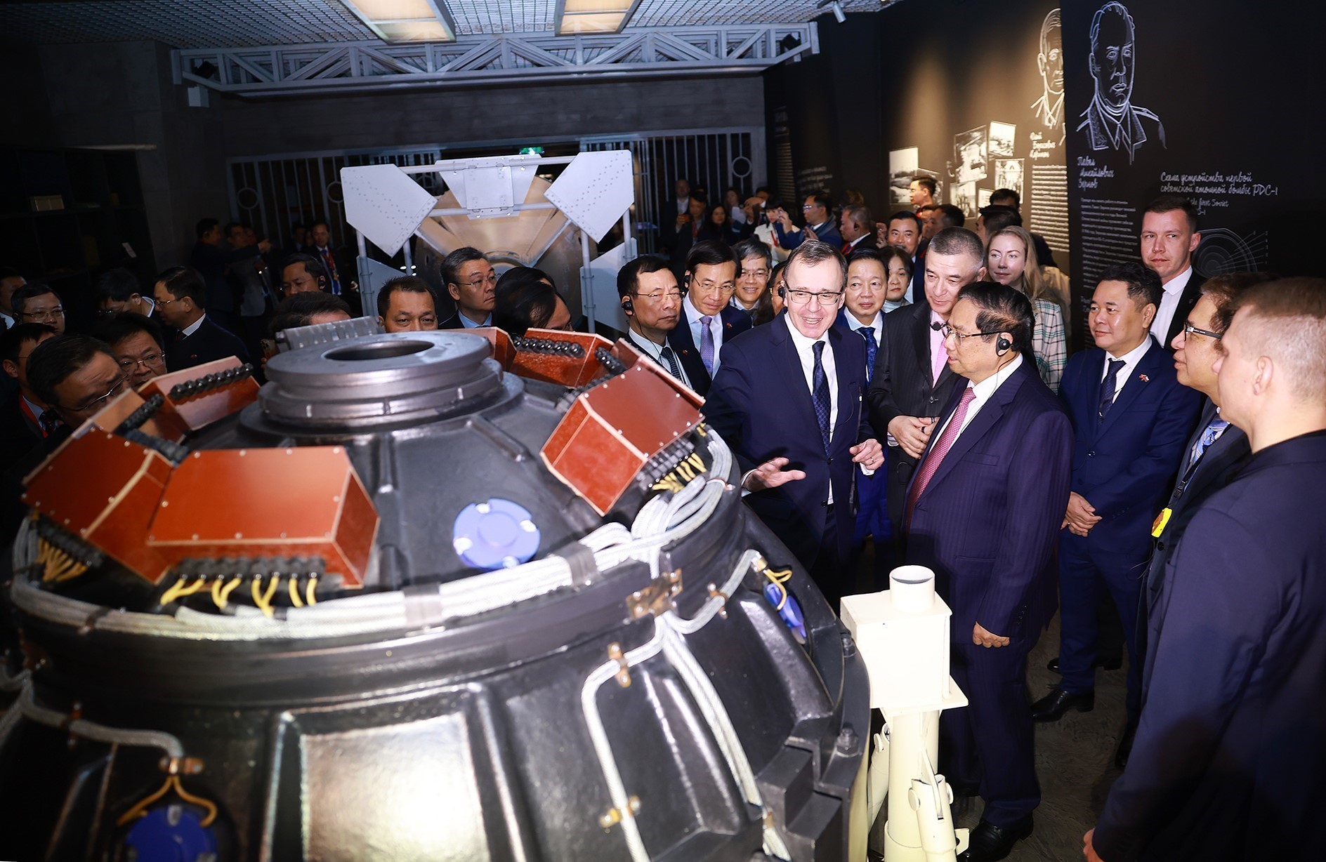 Thủ tướng Phạm Minh Chính tìm hiểu phát triển năng lượng hạt nhân và tàu điện ngầm của Nga