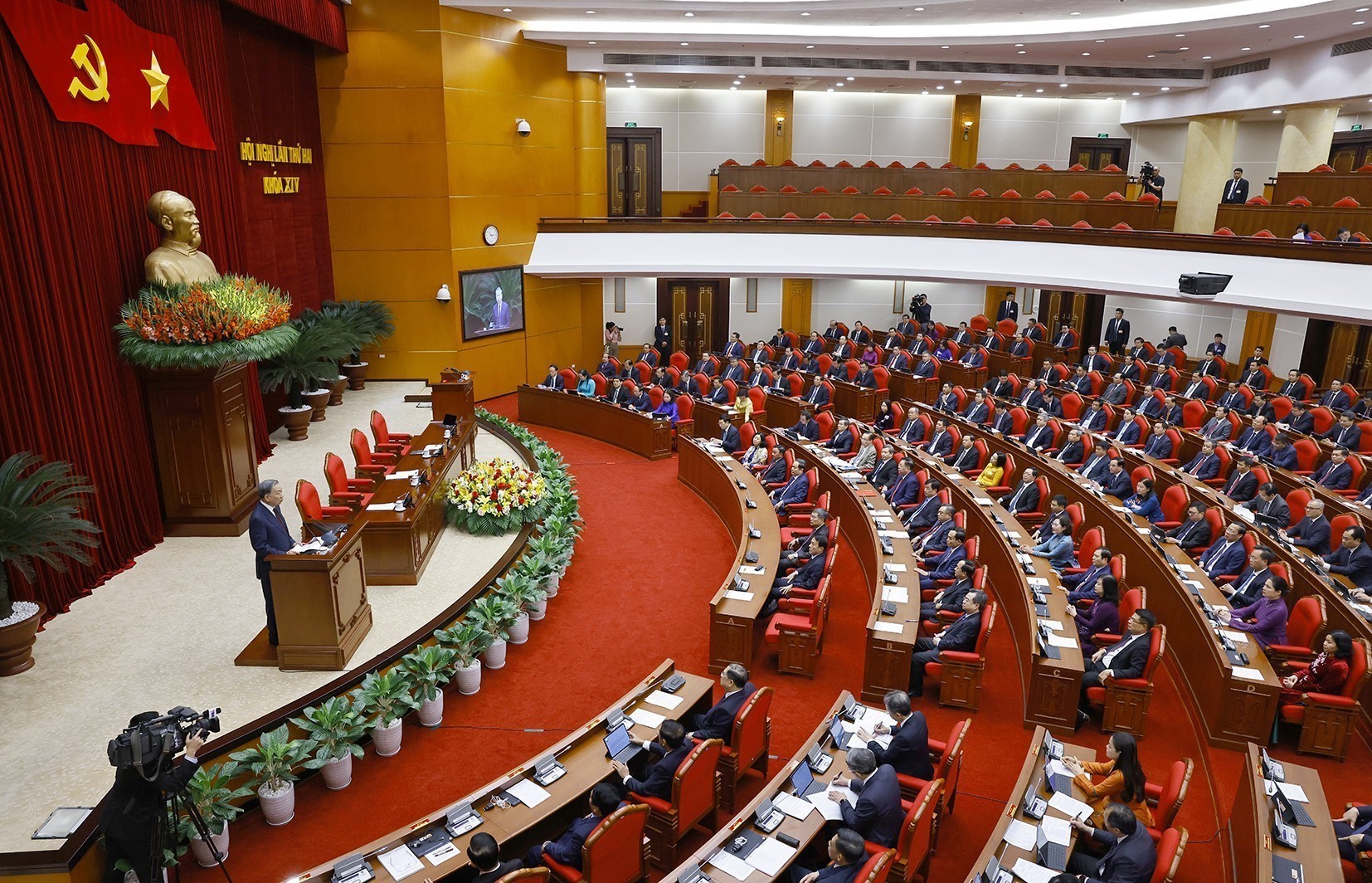 Thông cáo báo chí về ngày làm việc thứ ba và bế mạc Hội nghị Trung ương 2 khóa XIV