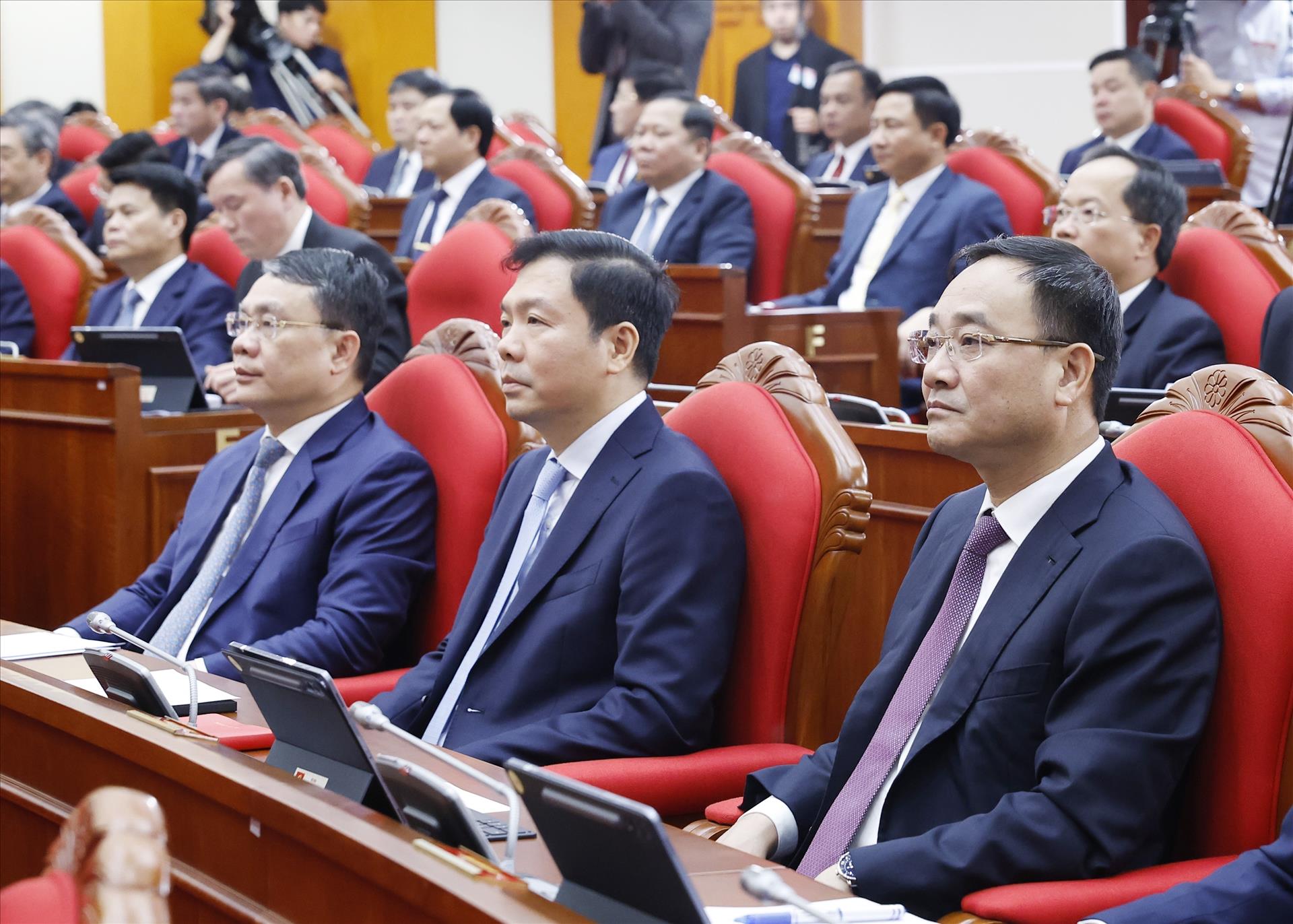 Bế mạc Hội nghị lần thứ 2 Ban Chấp hành Trung ương Đảng khóa XIV: Thống nhất cao về những vấn đề lớn, hệ trọng