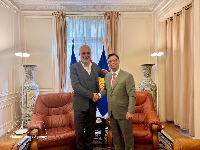 Вьетнам и Франция активизируют развитие сотрудничества по партийной линии