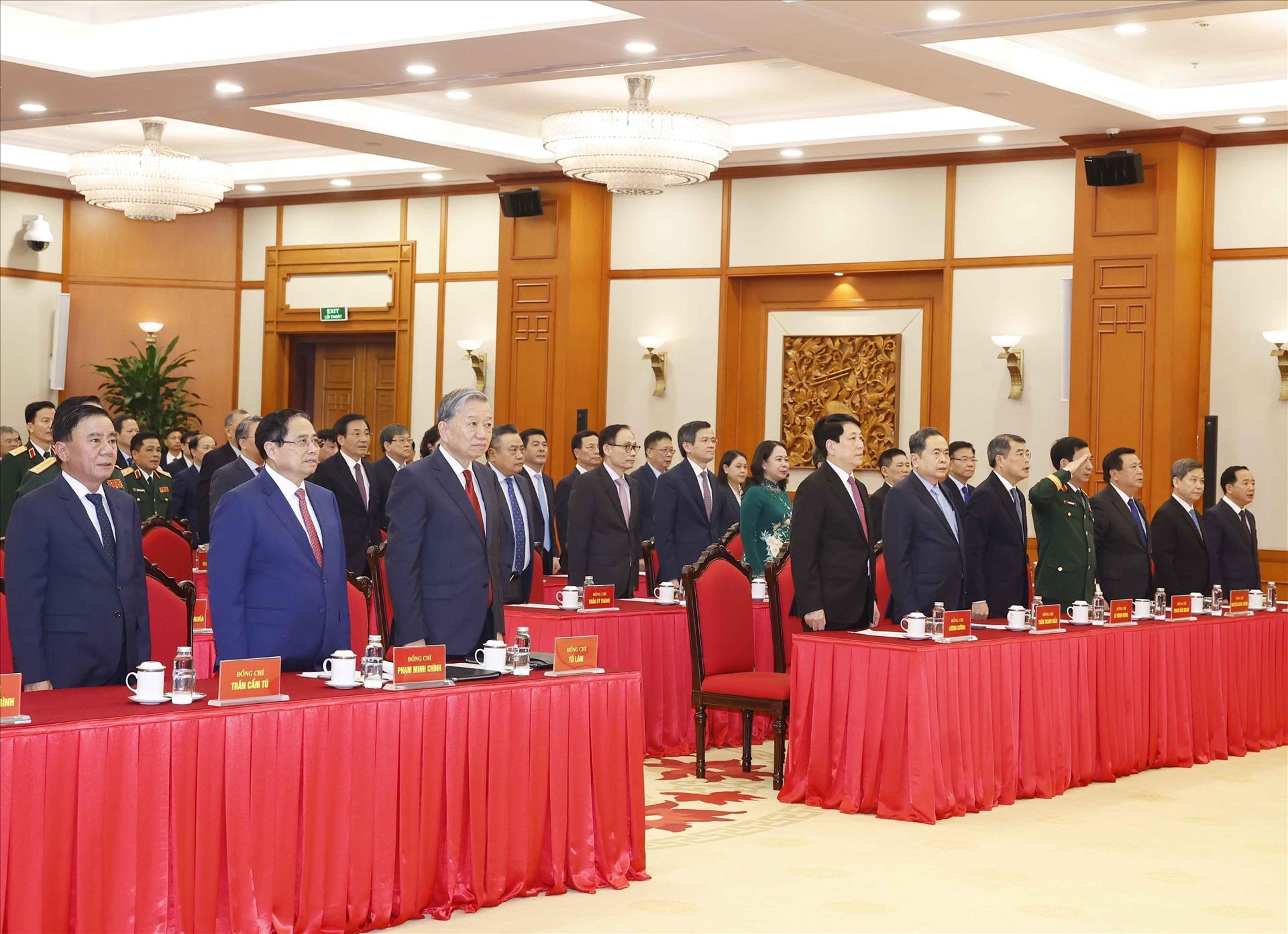 越南各位党和国家领导人及高级干部荣获荣誉勋章