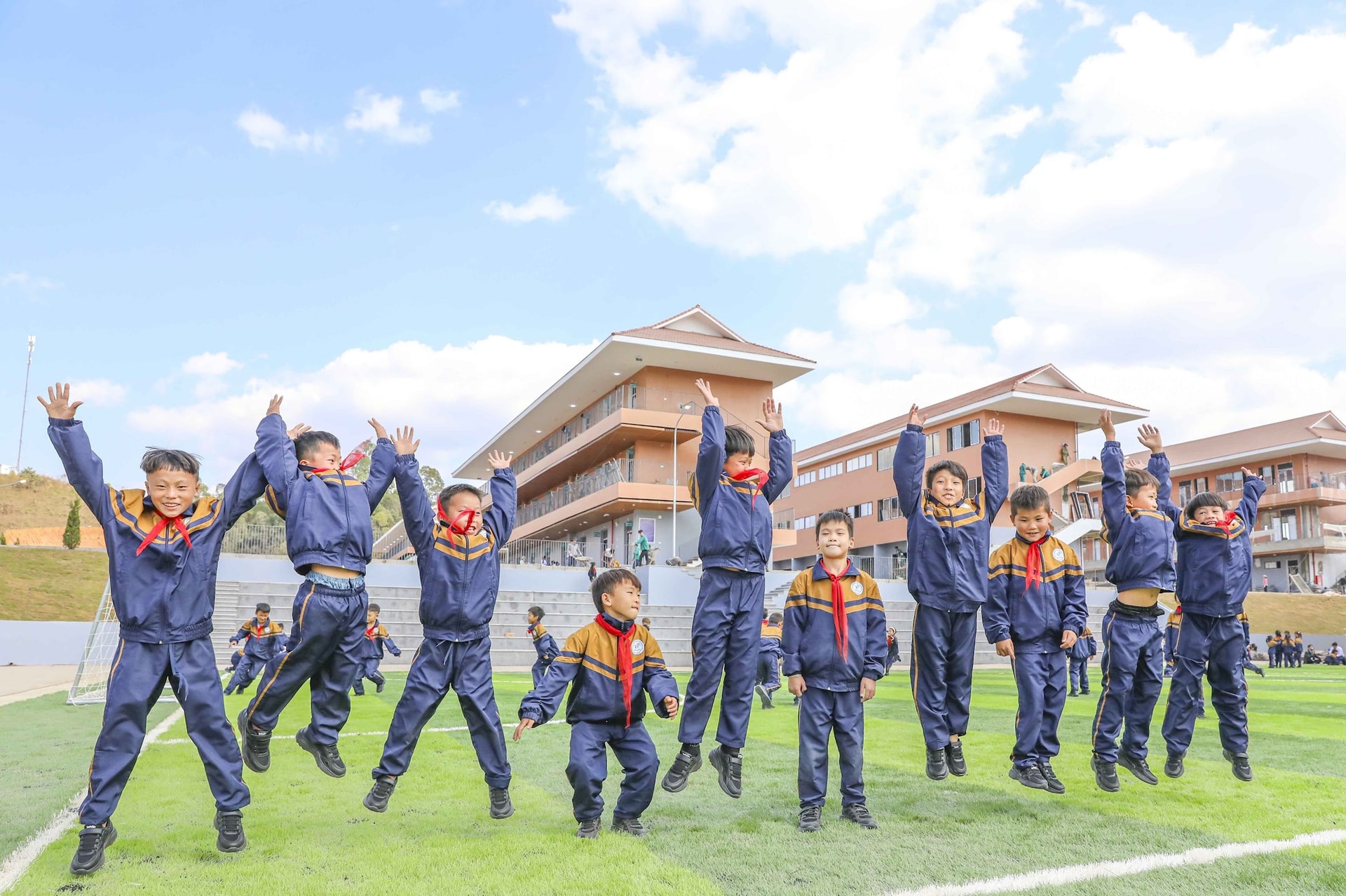 ПРОЧНАЯ ОСНОВА ДЛЯ УВЕРЕННОГО РАЗВИТИЯ ВЬЕТНАМА