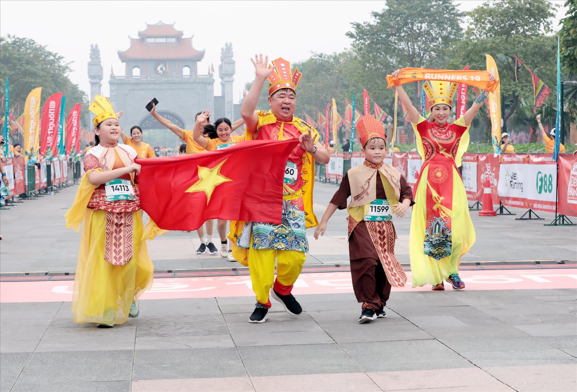 Hơn 4.000 người tham gia Giải Marathon Đền Hùng 2026