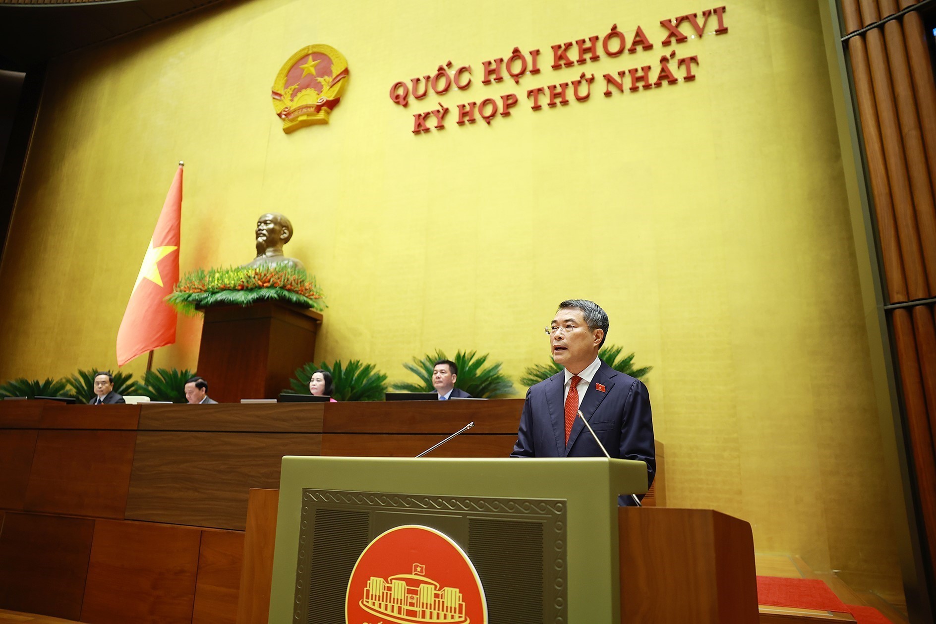 Le PM Lê Minh Hung sengage à bâtir un gouvernement moderne, facilitateur et au service du peuple