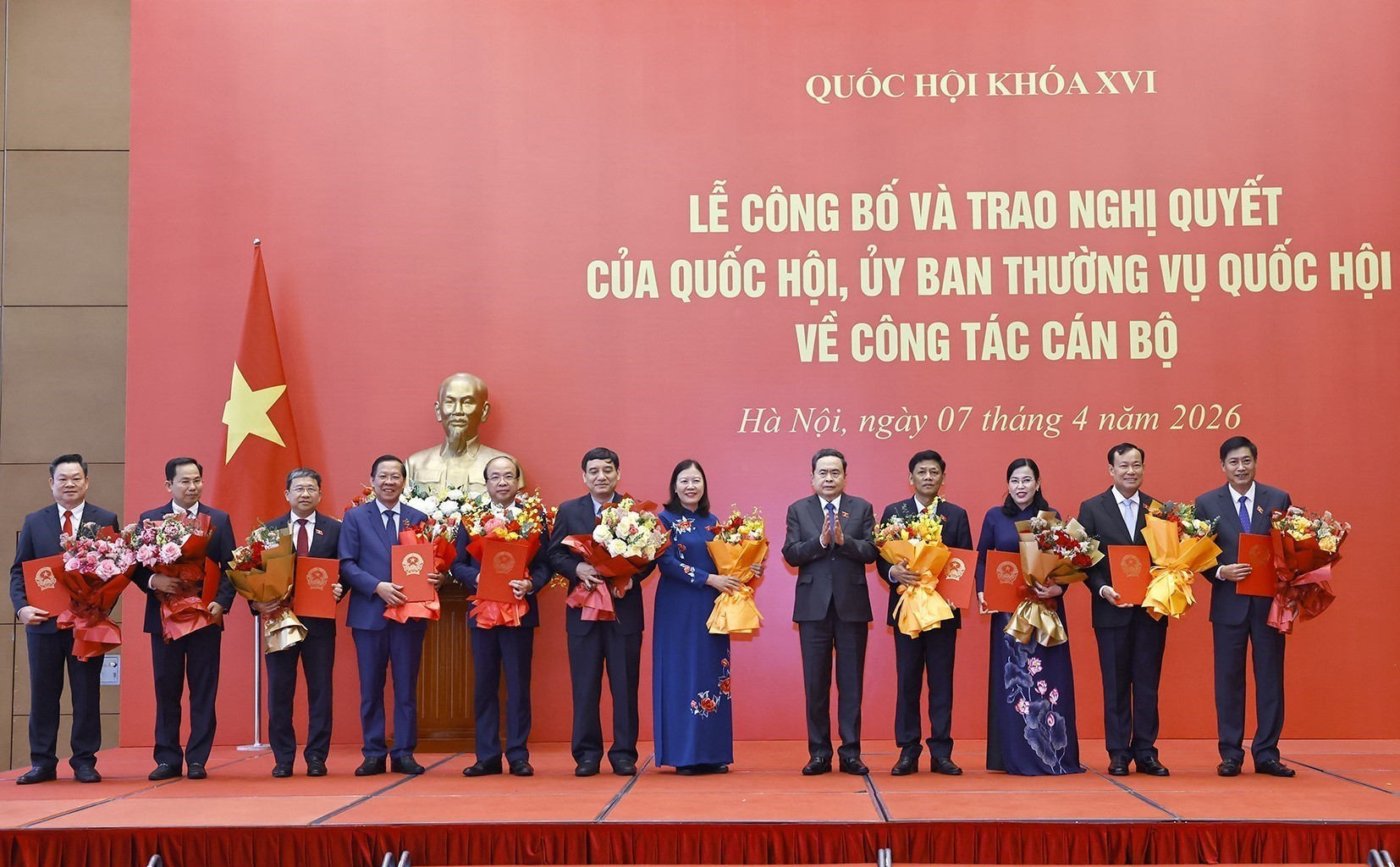 Chủ tịch Quốc hội Trần Thanh Mẫn dự Lễ công bố và trao Nghị quyết về công tác cán bộ