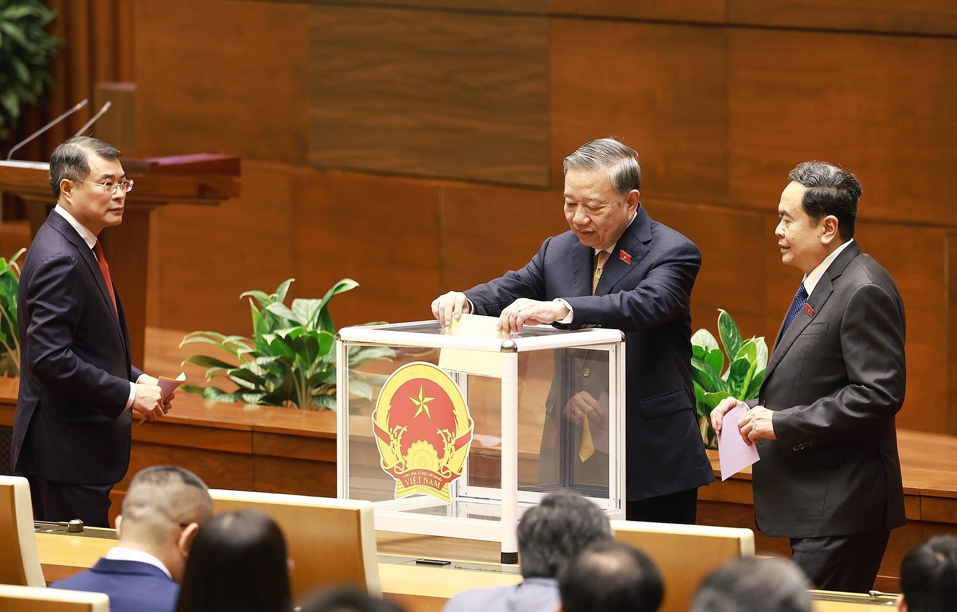 Kỳ họp thứ Nhất, Quốc hội khóa XVI: Quốc hội bầu Thủ tướng Chính phủ