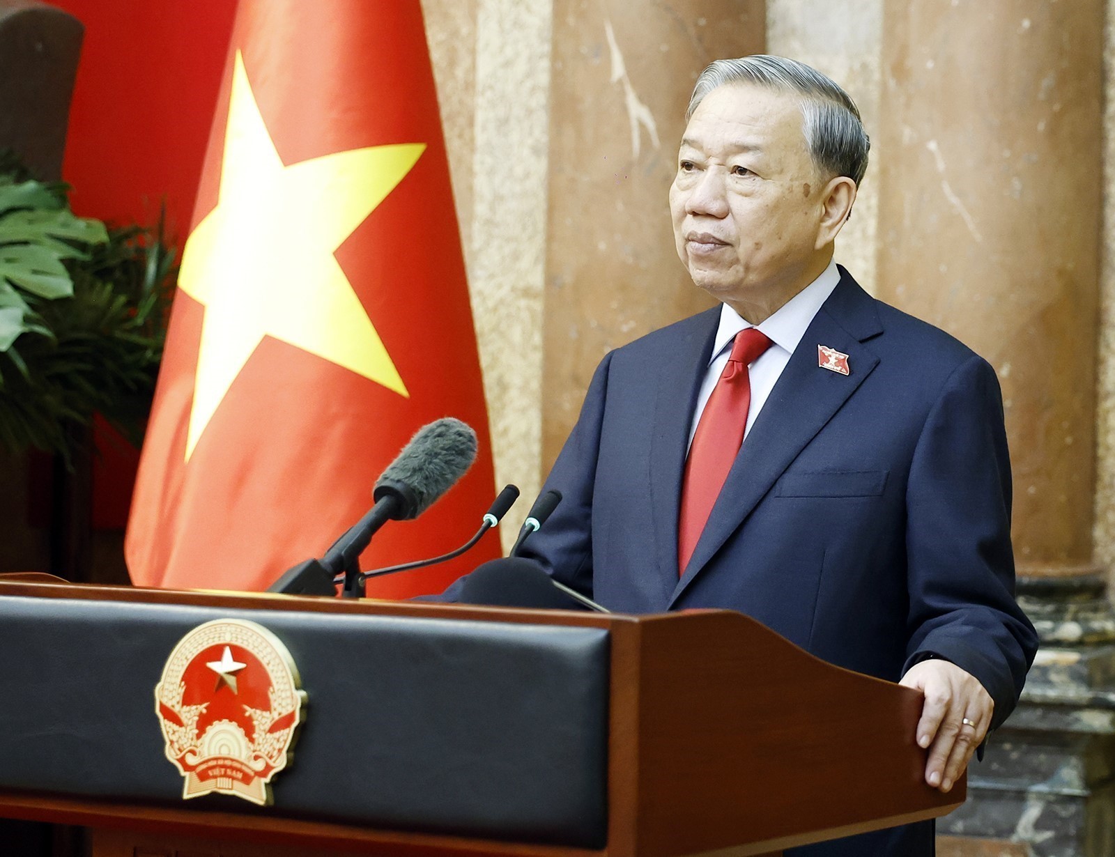 时评：迈向人民享受发展成果目标的征程